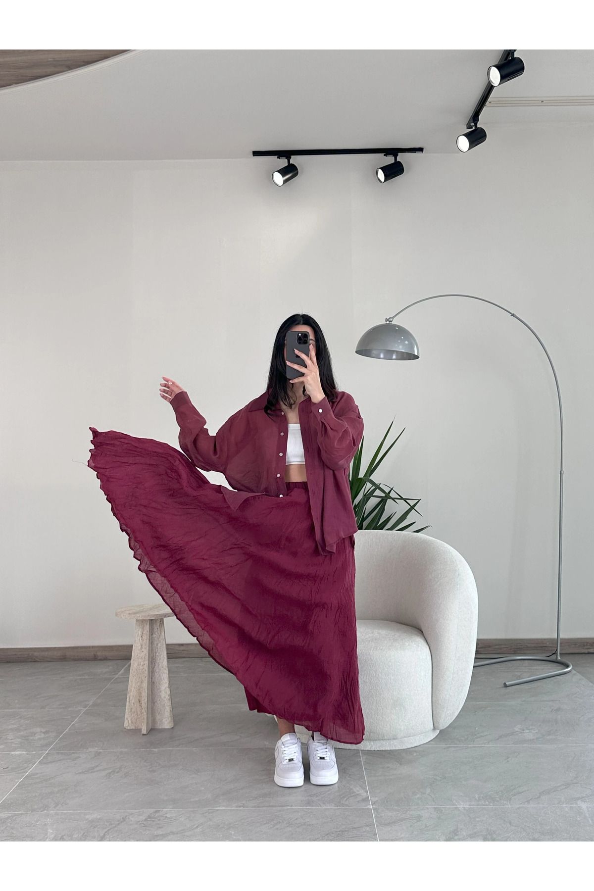 Kyra Studios Bordo İpeksi Gömlek ve Kırışık Etek Takım 3010