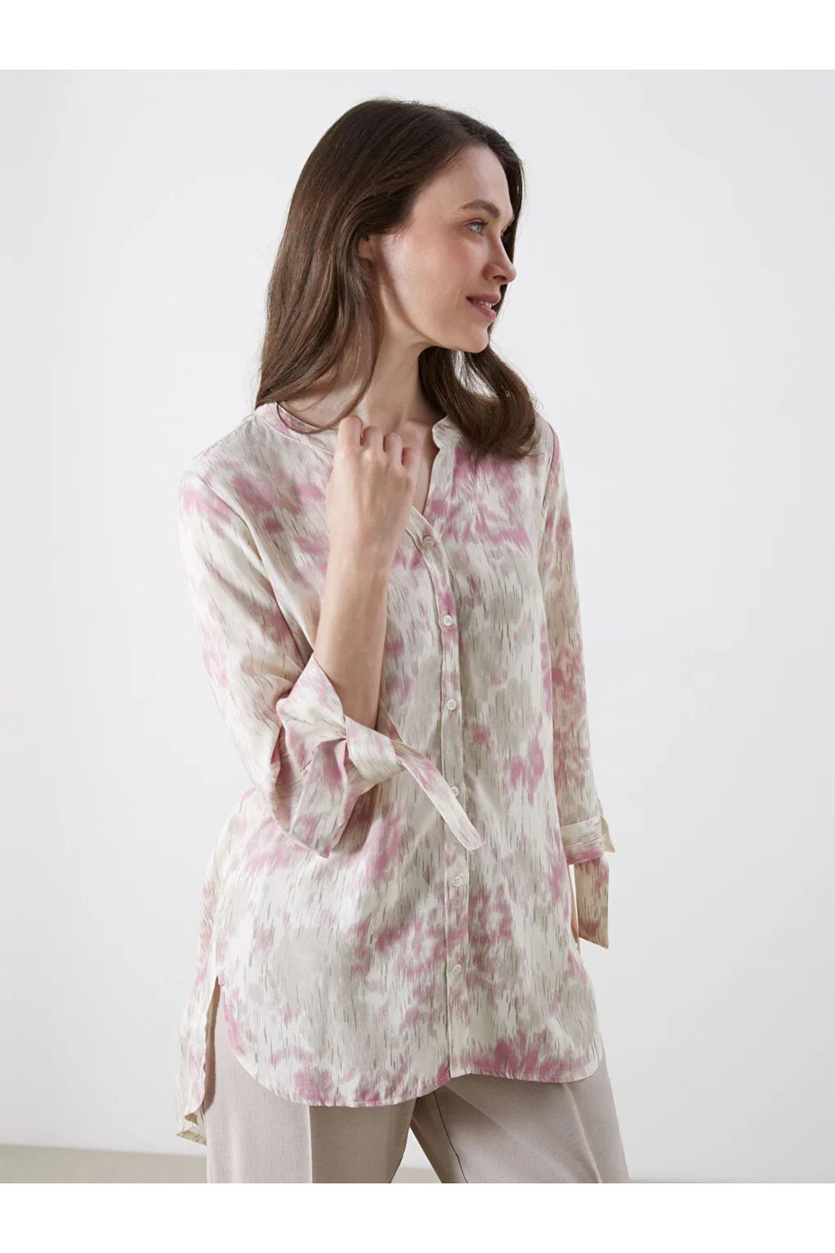 LC Waikiki LCW Grace Bej Kaçık Yaka Batik Kadın Gömlek