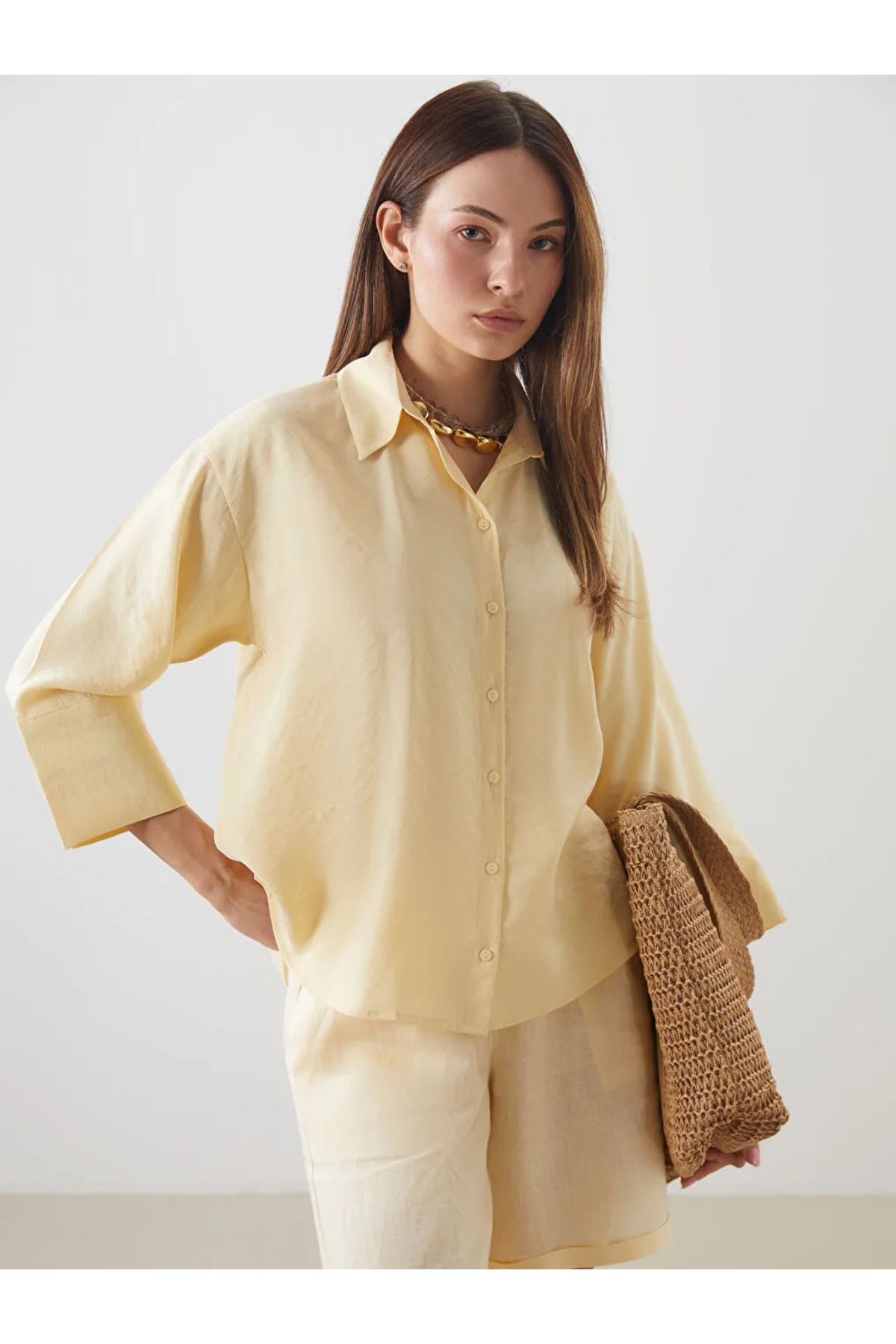 LC Waikiki LCWAIKIKI Classic Bej Modal Karışımlı Oversize Kadın Gömlek