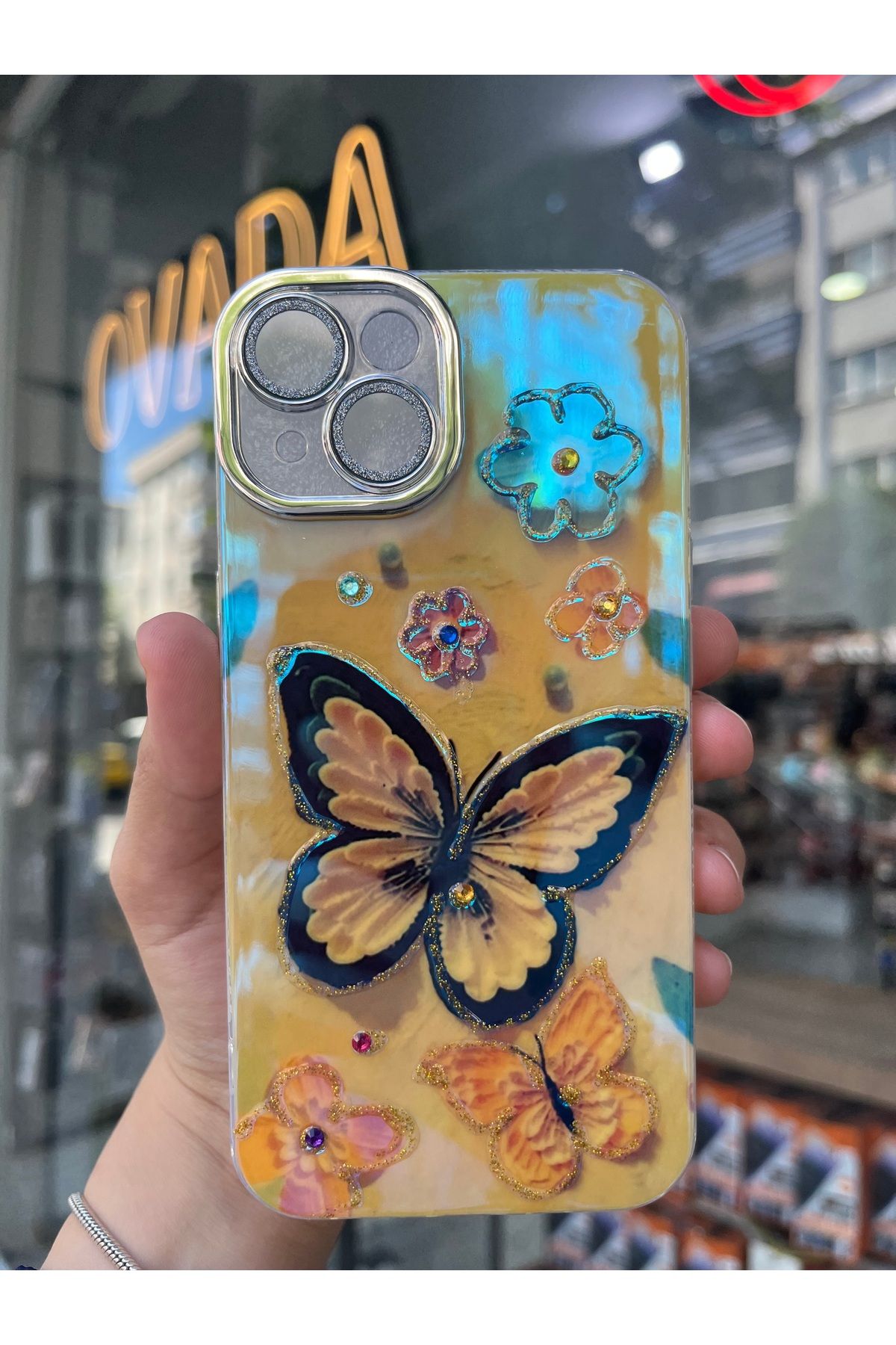 OVADA İPhone 13/14 Uyumlu Simli Kamera Korumalı Çiçek Desenli Taşlı Hologramlı Lüks Kılıf