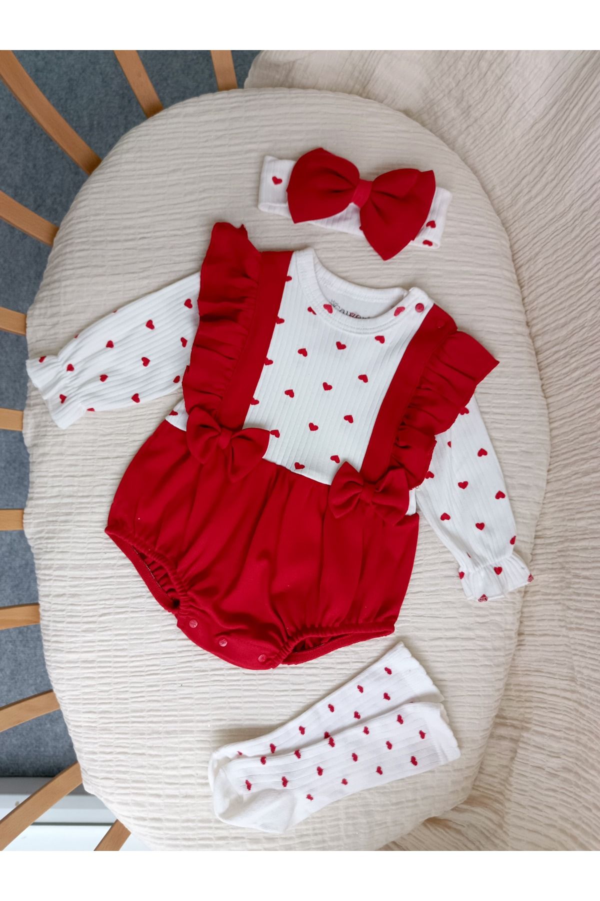 Babystasarım Love Kalpli Çoraplı Bebek Romper Tulum Set