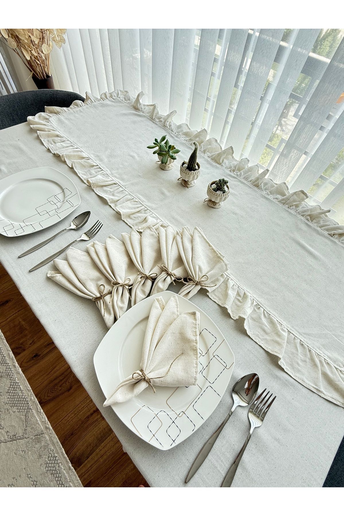ARS DT Doğal Vintage 6'LI Sunum Peçetesi + 6'LI Cepli Amerikan Servisi Ve 40x80cm Fırfırlı RUNNER Seti