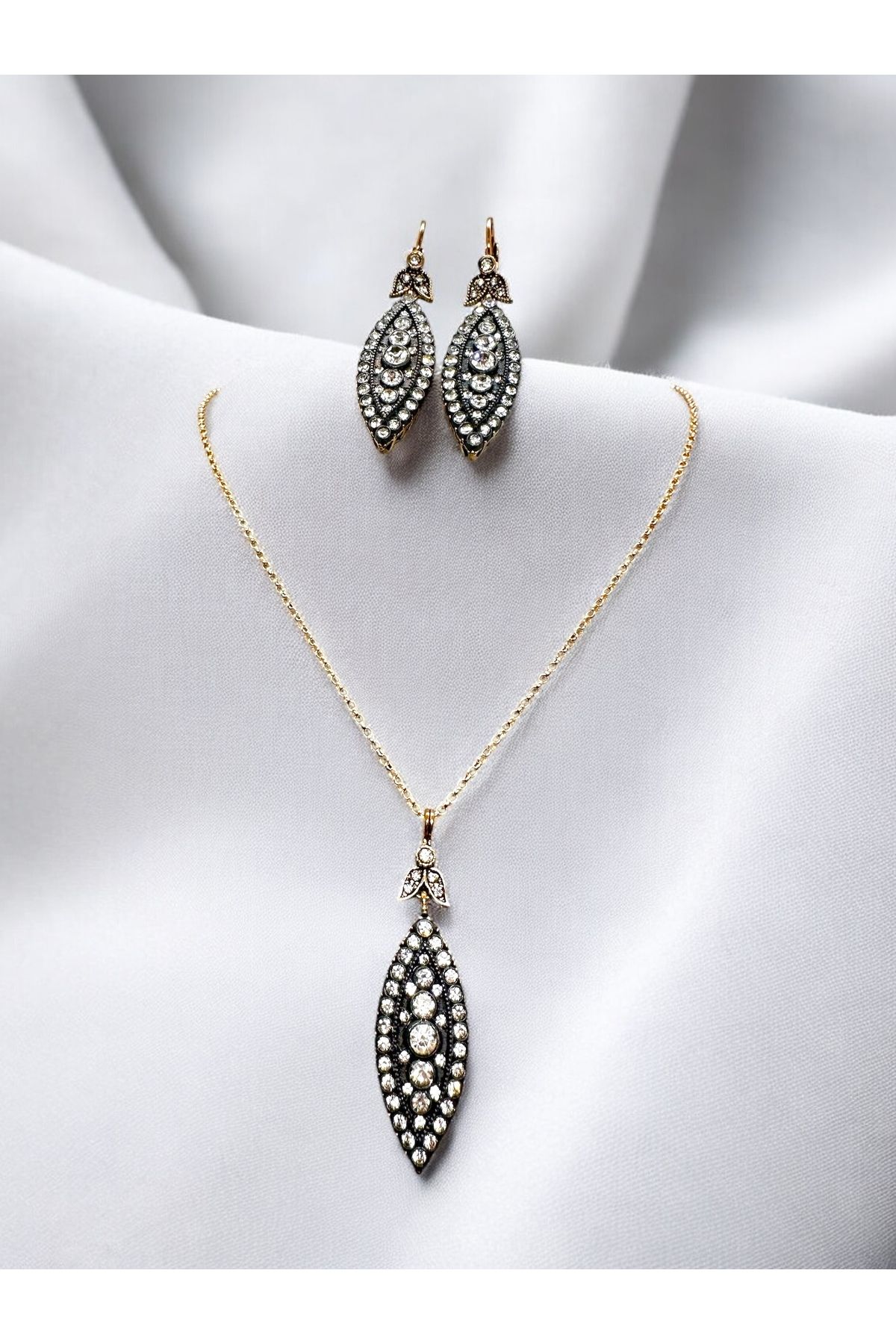 FUYA JEWELLERY Elmas Montür Mekik Kolye, Küpe Set