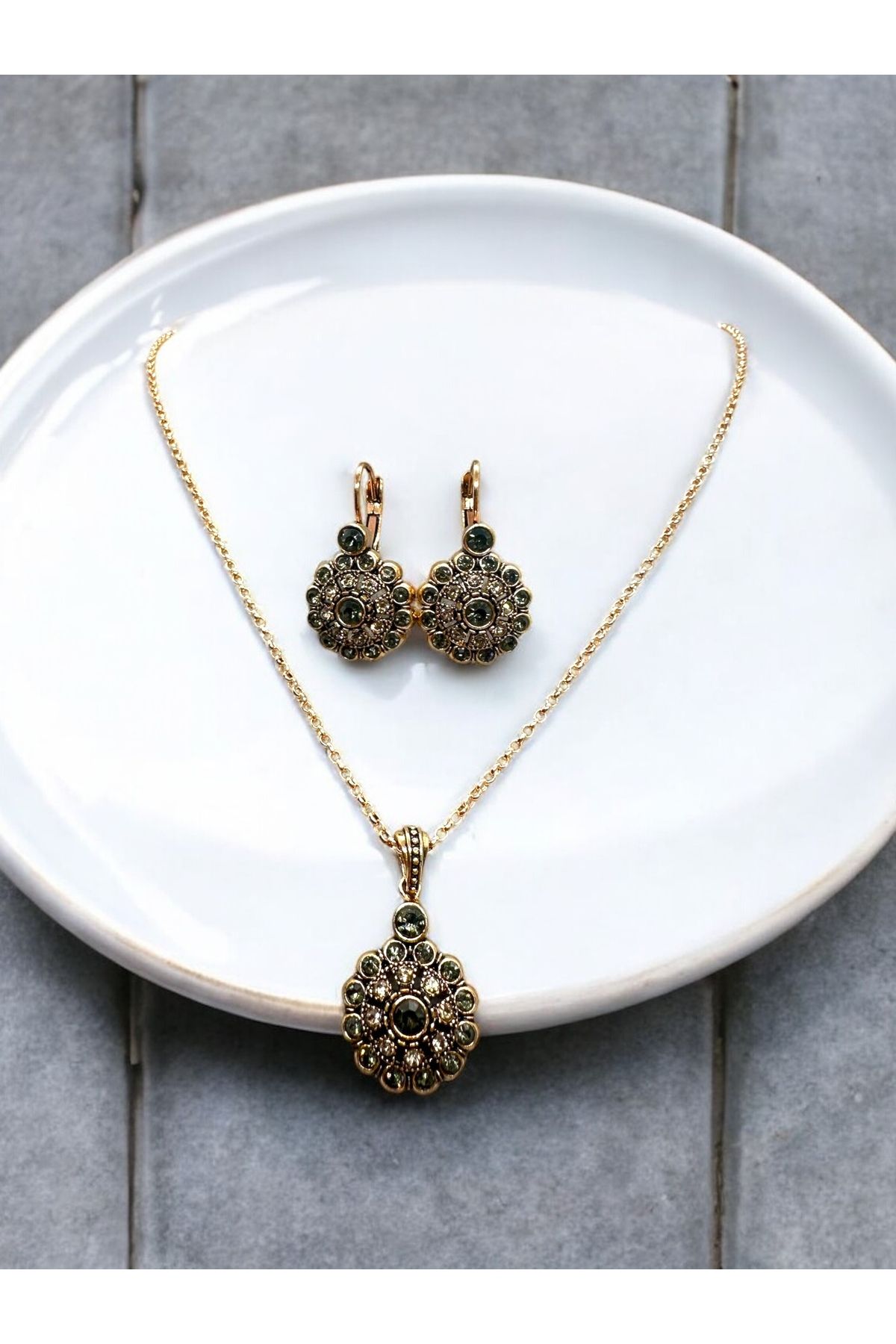 FUYA JEWELLERY Taşlı Çiçek Motif Kolye, Küpe Set