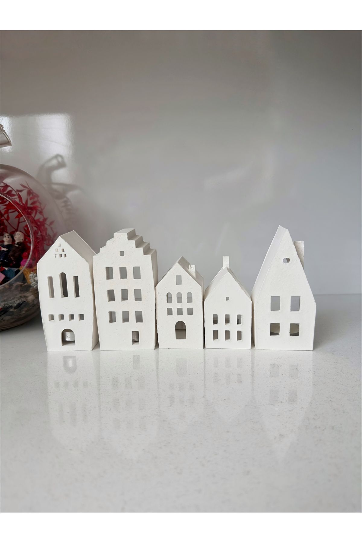 Saatistan Beyaz Beton Evler 5'li Tealight Mumluk Seti, şık ve modern tasarım