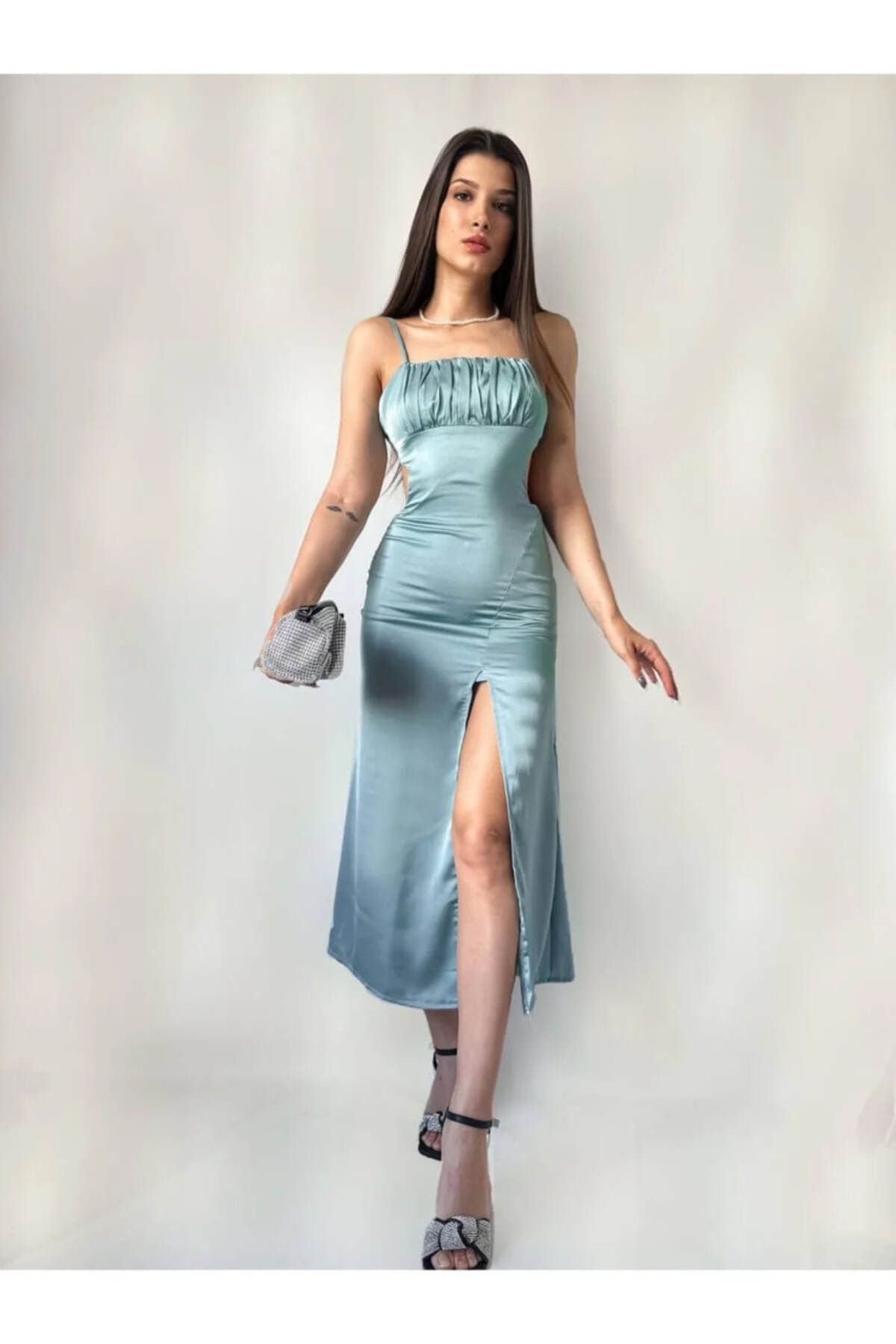 scatola di moda Kadın Saten Elbise Sırt Detaylı Yanı Yırtmaçlı