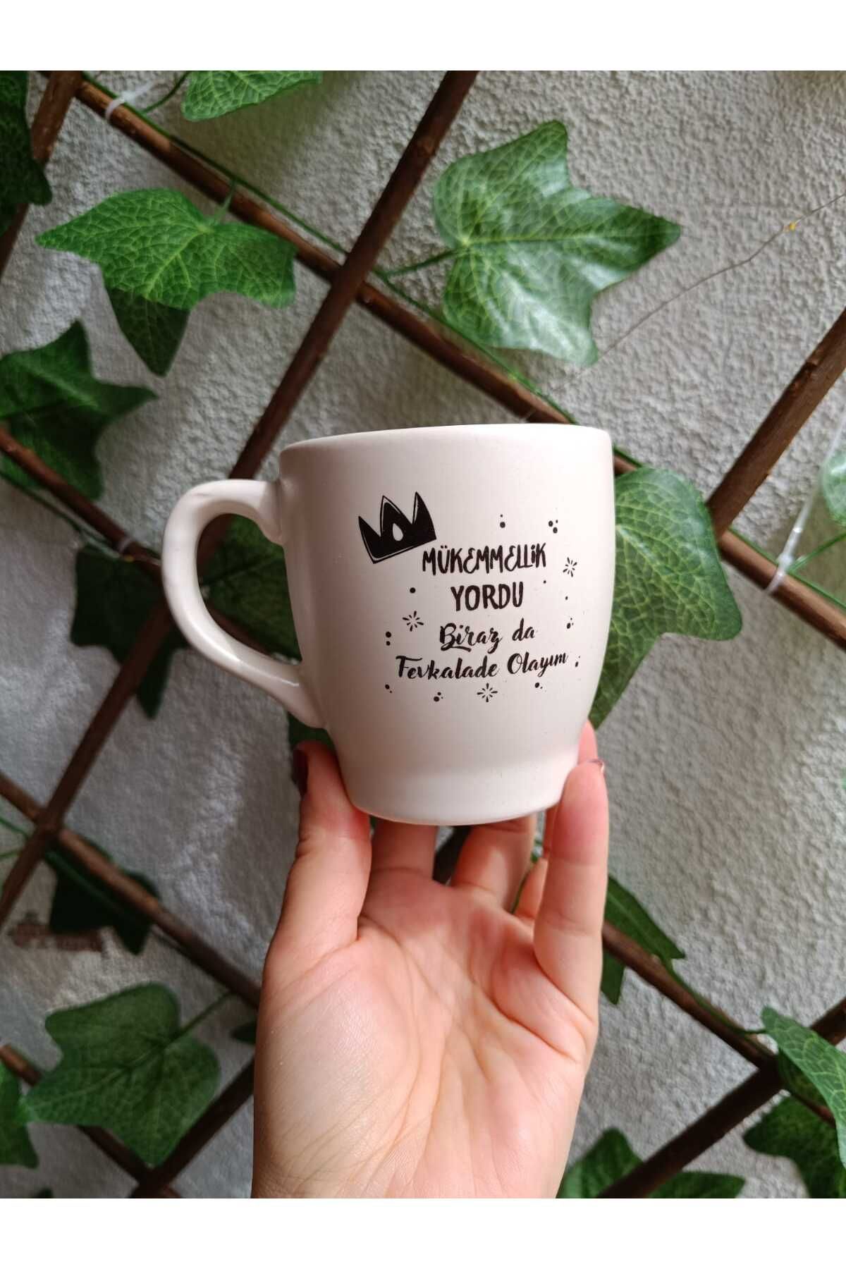 Fallinlove Mükemmellik Yordu Mottolu Baskılı Kupa