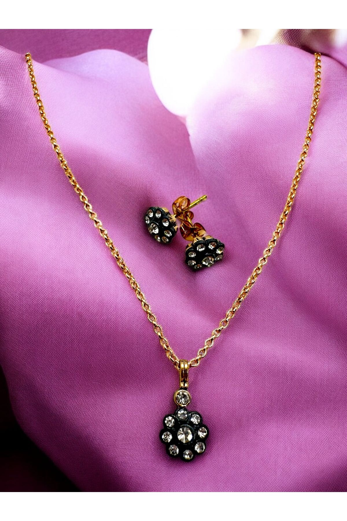 FUYA JEWELLERY Elmas Montür Çiçek Motif Kolye, Pimli Küpe Set