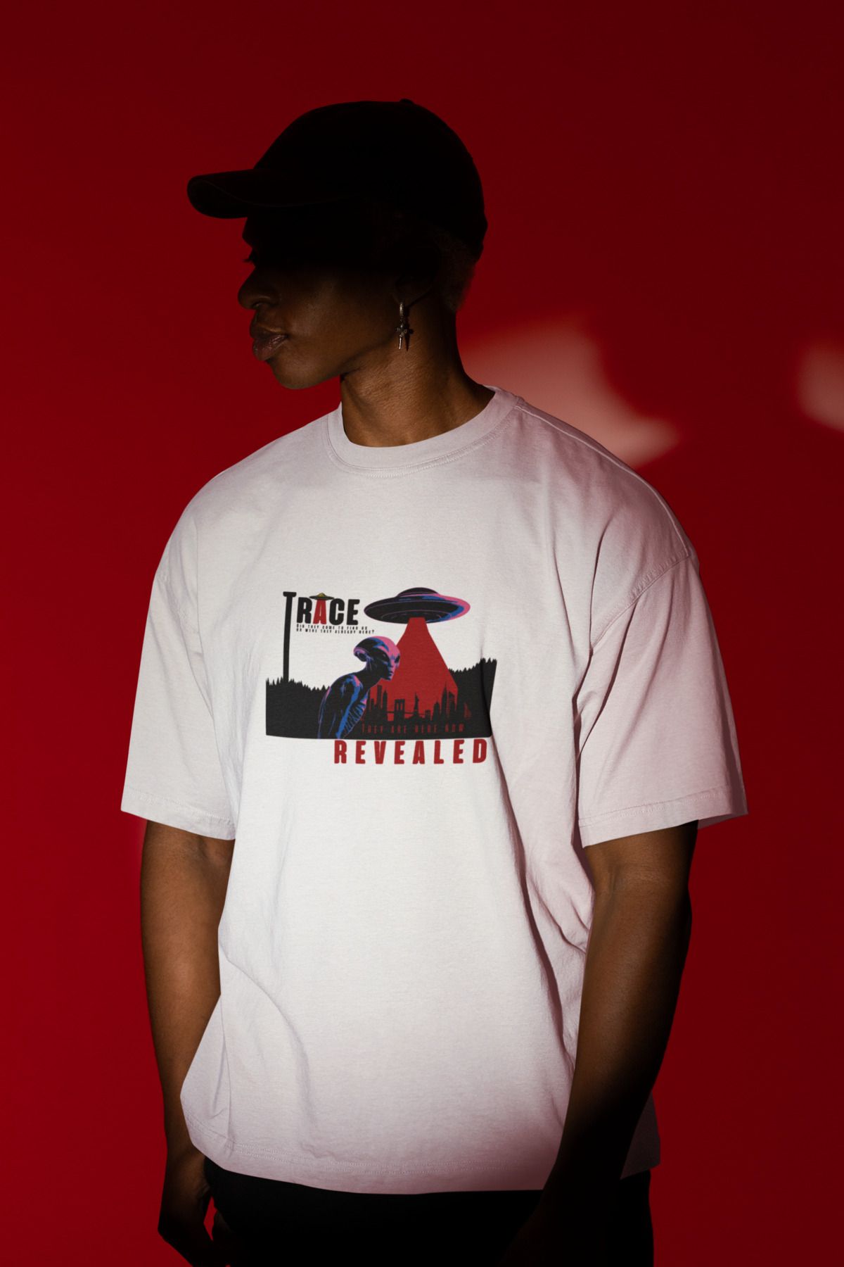 Was Plus Unisex Beyaz Oversize %100 Pamuklu "Trace Revealed" Uzaylı & UFO Baskılı T-shirt