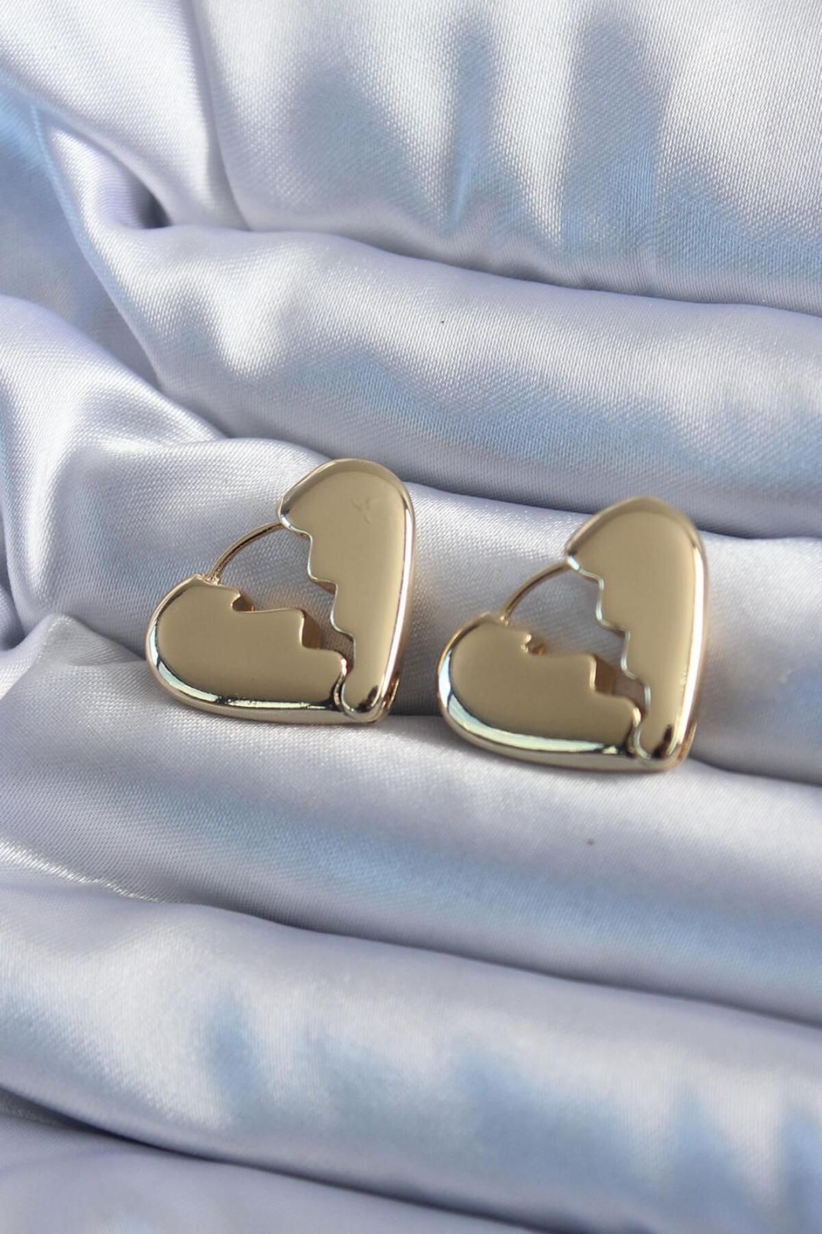 AfraBeauty Gold Kırık Kalp Model 925 Ayar Paslanmaz Çelik Kadın Küpe