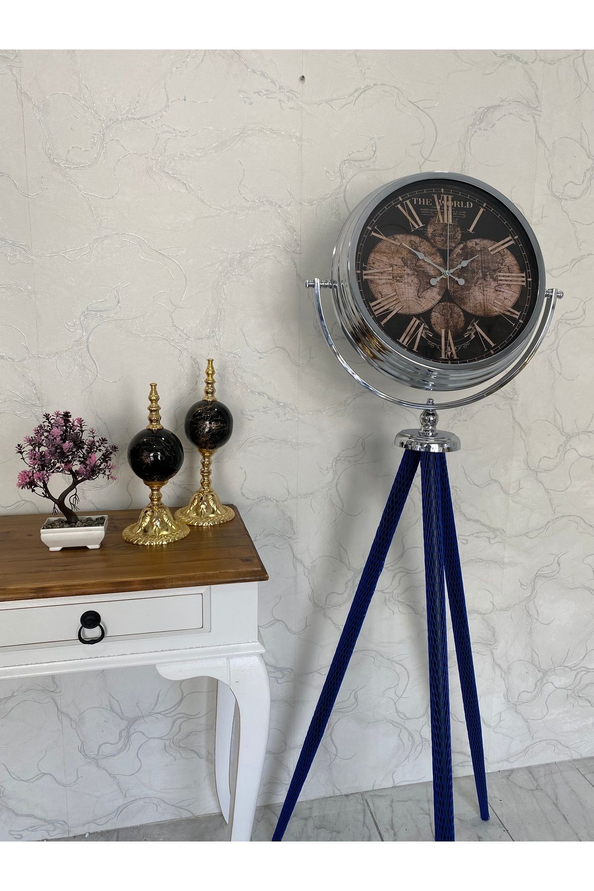 Saatistan 150 cm metal krom tripod ayaklı dekoratif saat, şık ve dayanıklı tasarım