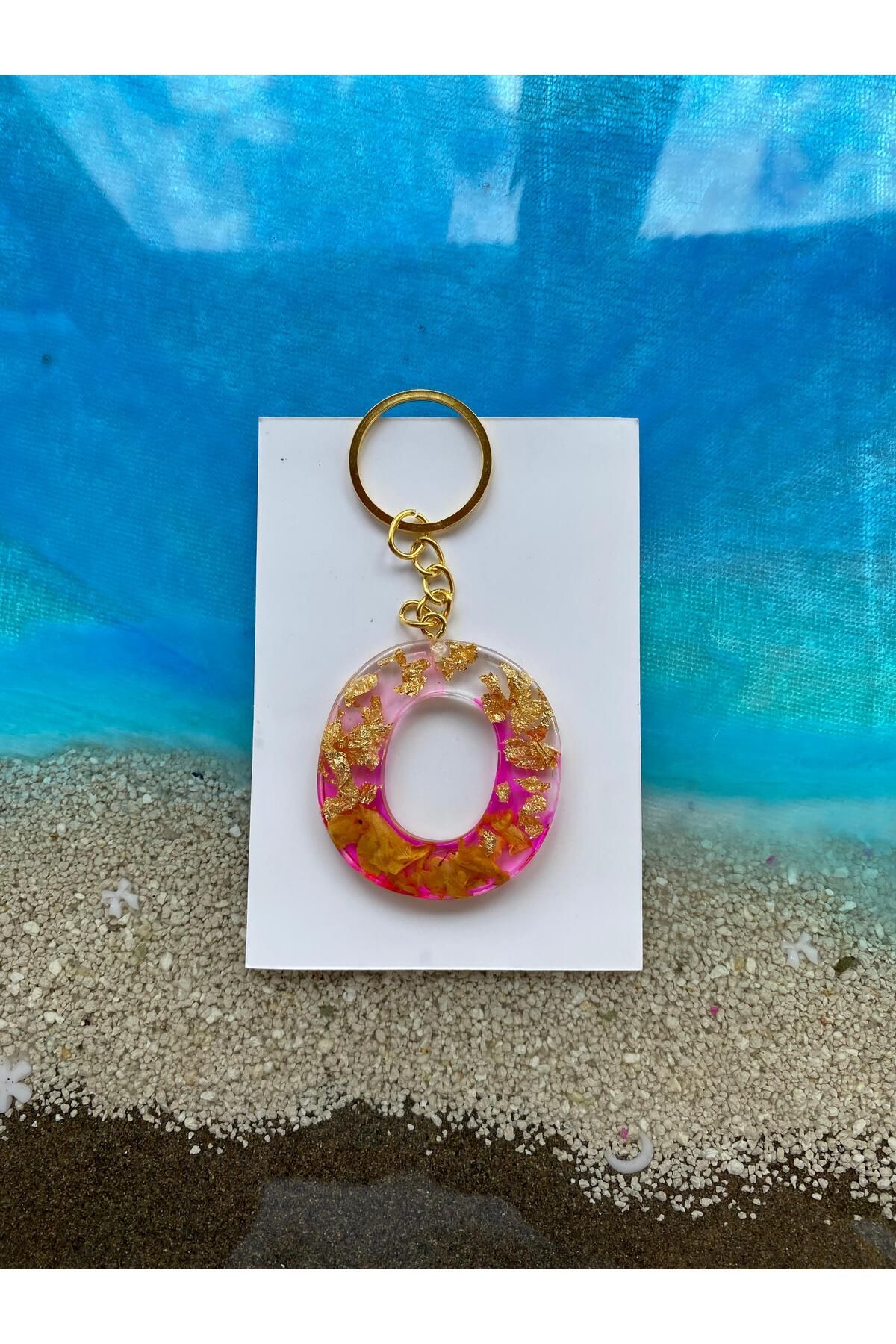 Yopoksi Desing EPOKSİ O HARFİ ALTIN VARAKLI, ÇİÇEK YAPRAKLI PEMBE ANAHTARLIK