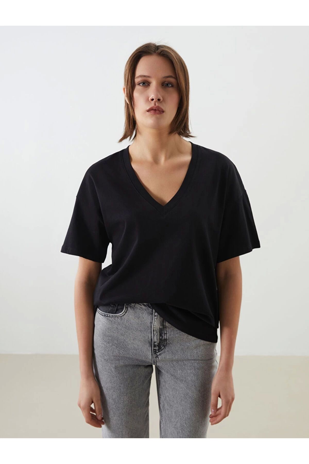 LC Waikiki LCWAIKIKI Yeni Sezon V Yaka Oversize Kadin Tisort - S5NK78Z8