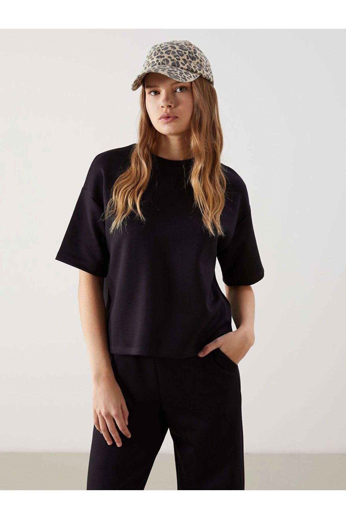 LC Waikiki LCWAIKIKI Bisiklet Yaka Oversize Kadın Tişört