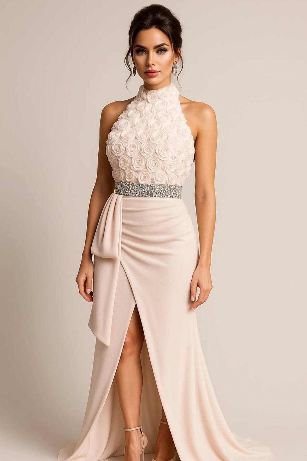 Castivo Fashion Gül Detaylı Taş Kemerli Yırtmaçlı Halter Abiye Elbise