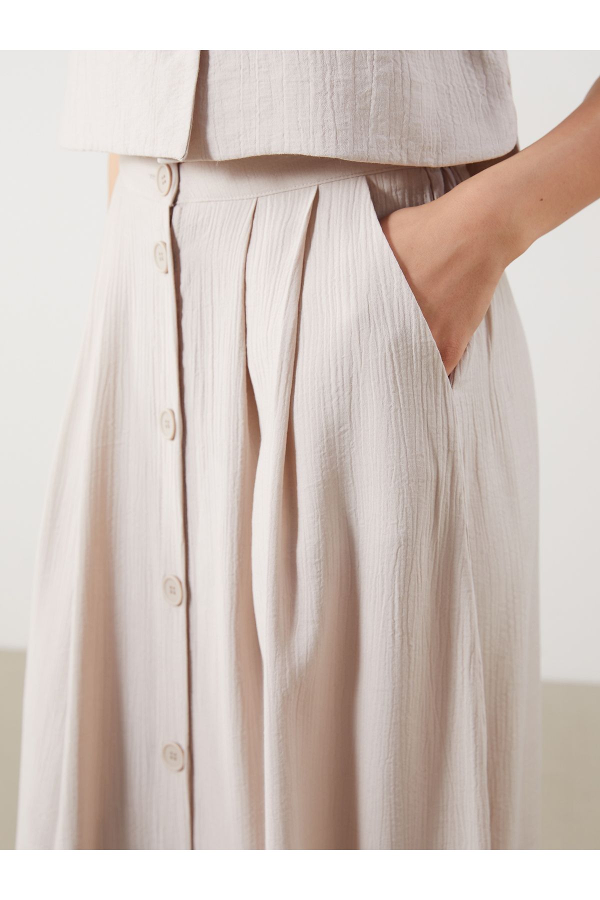 LC Waikiki-Textured Pleated Skirt with Elastic Waist 5
