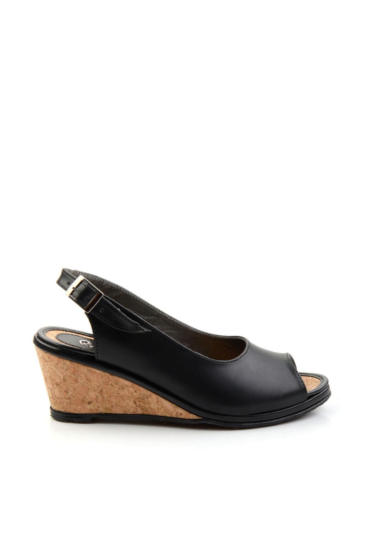 Bambi Siyah Leather Kadın Sandalet K05582032103