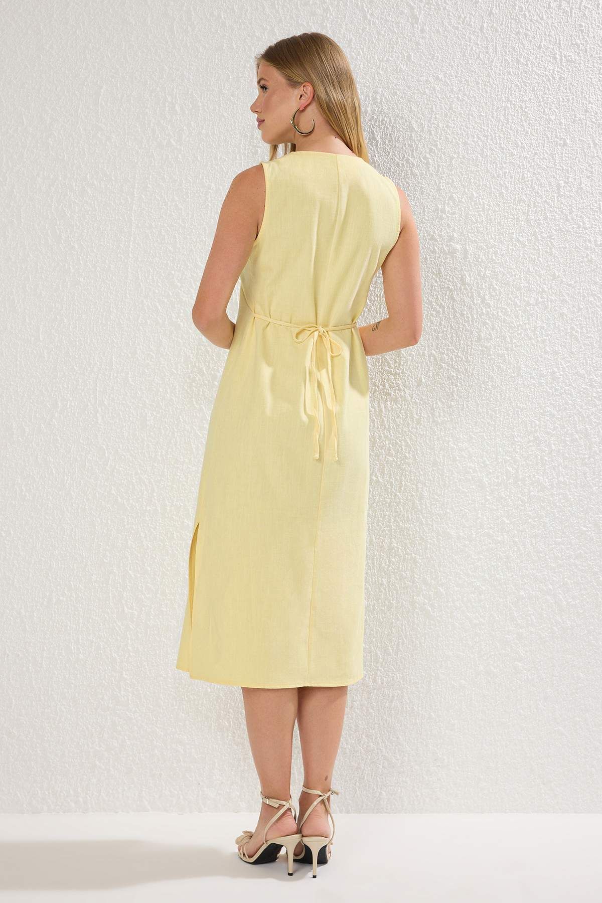 Trendyol Collection-Světle žluté plátěné šaty s páskem ze směsi midi tkané košile TWOSS25EL00651 4