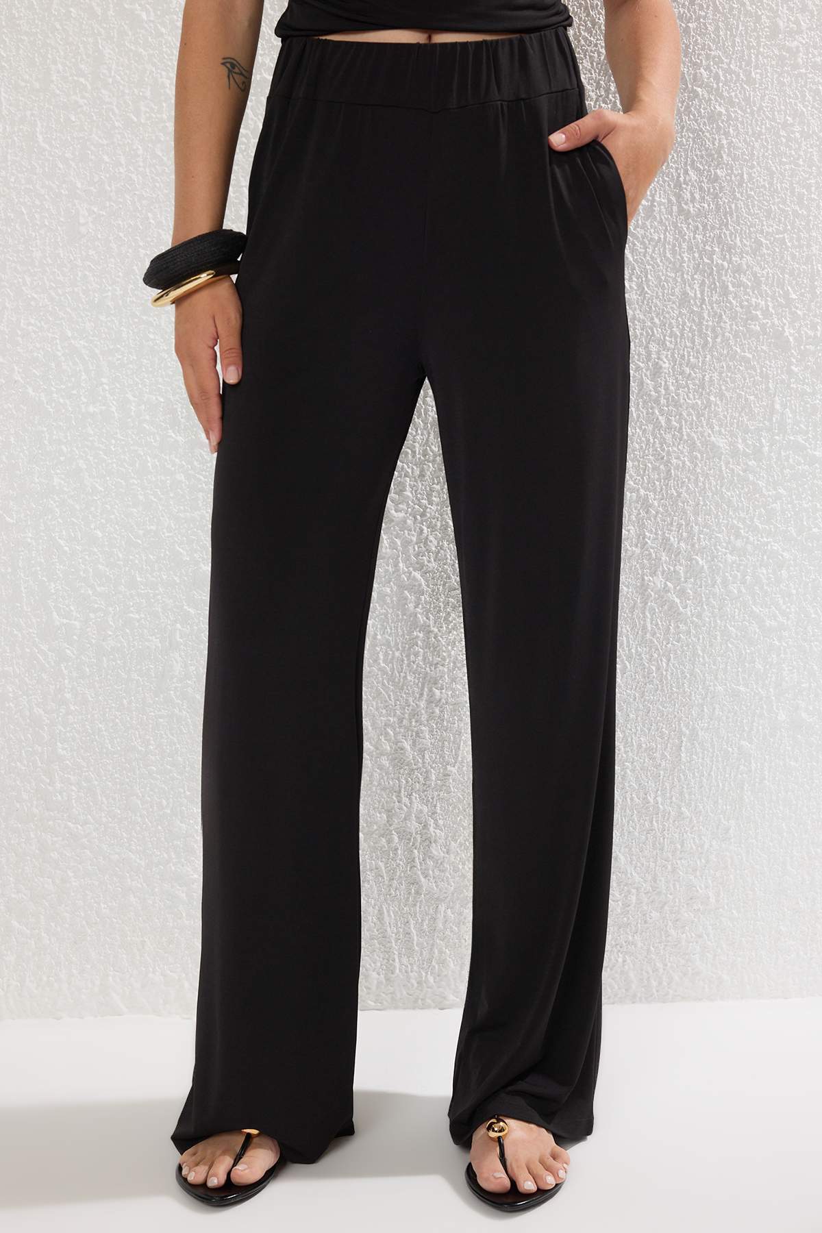 Trendyolmilla  Siyah Carmen Yaka Esnek Örme Bluz/Pantolon Alt-Üst Takım TWOSS24AU00035 - Görsel 3