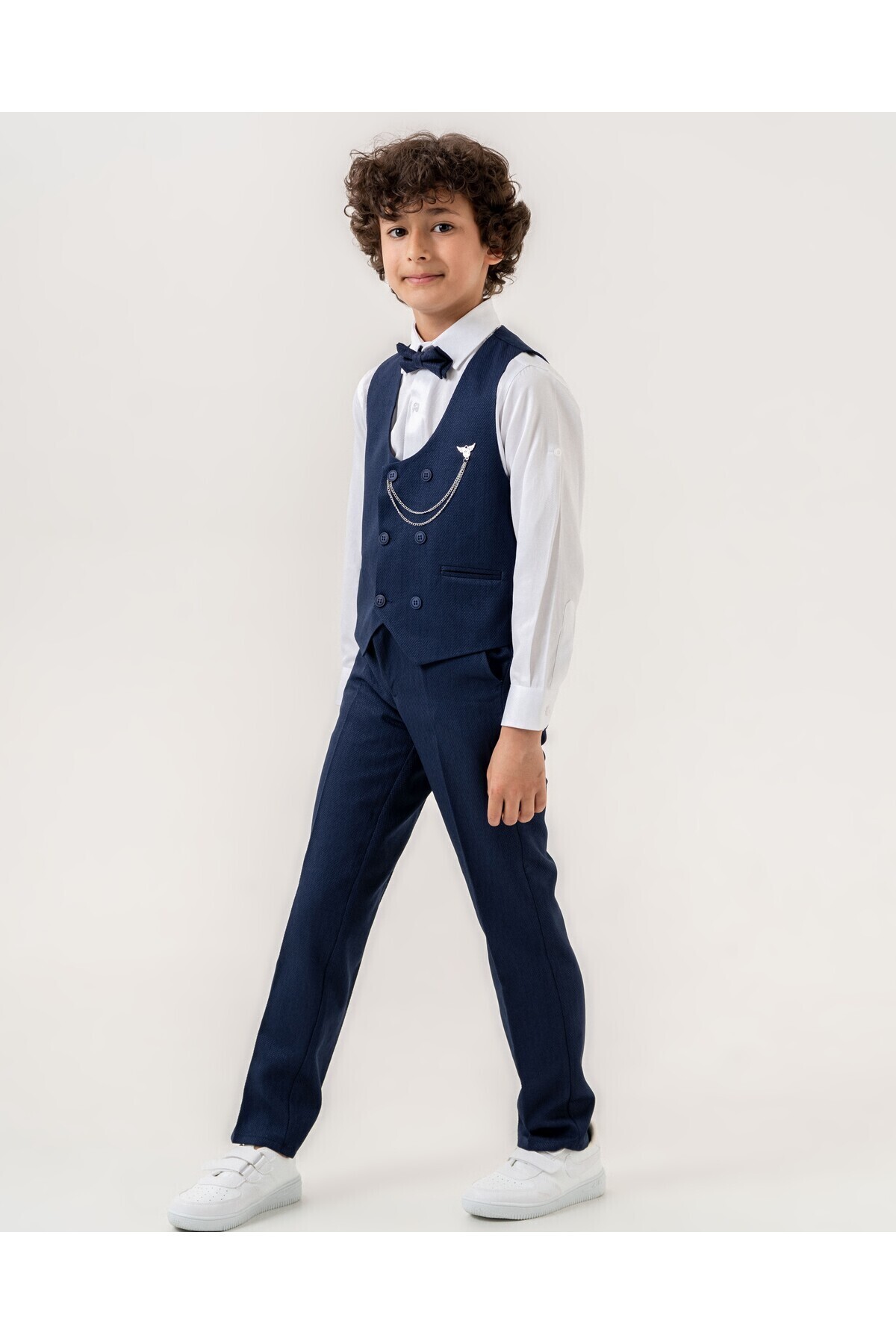 Atlas Kids Erkek Çocuk Smokin Takım Elbise – Pantolonlu Yelekli Papyonlu Gömlekli Zincirli 5’li Set fotoğrafı 7 (önizleme)