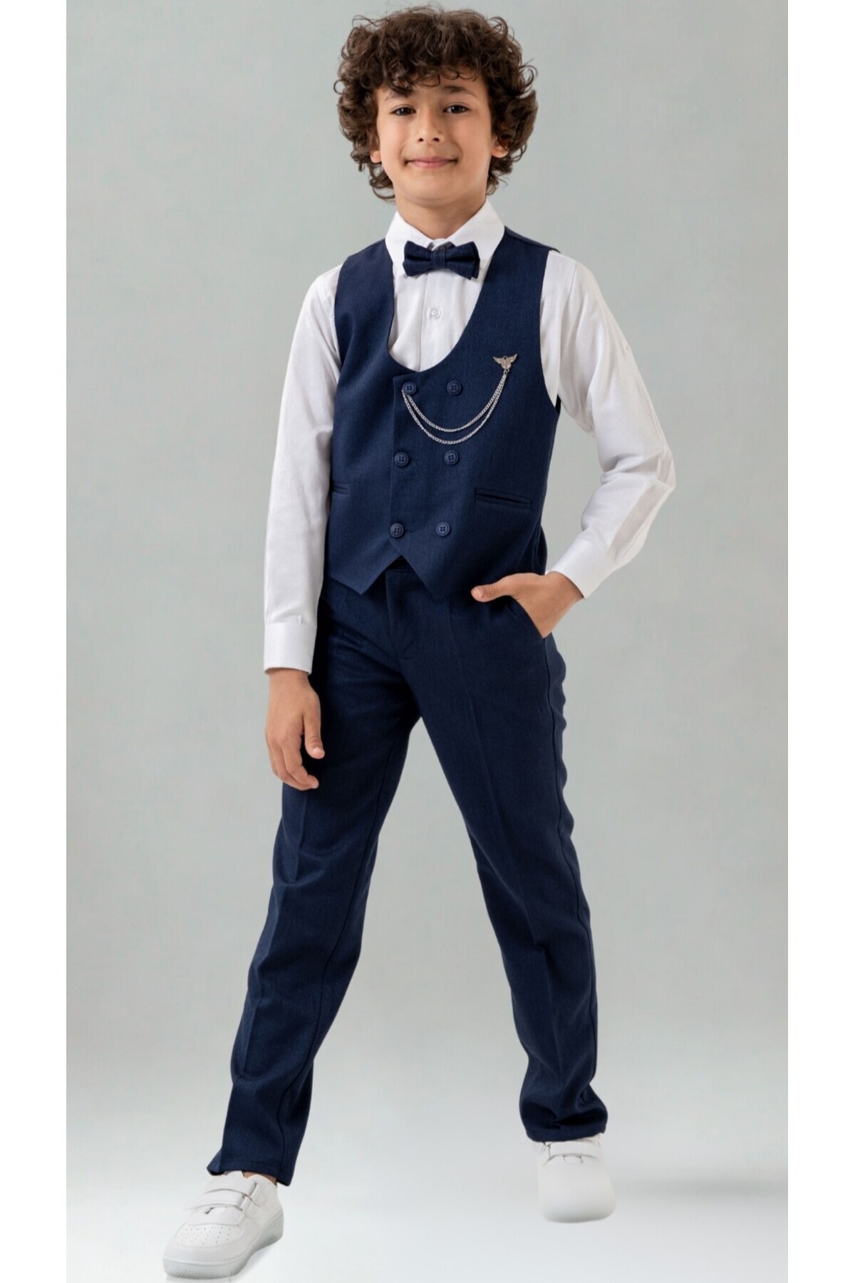 Atlas Kids Erkek Çocuk Smokin Takım Elbise – Pantolonlu Yelekli Papyonlu Gömlekli Zincirli 5’li Set fotoğrafı 2 (önizleme)