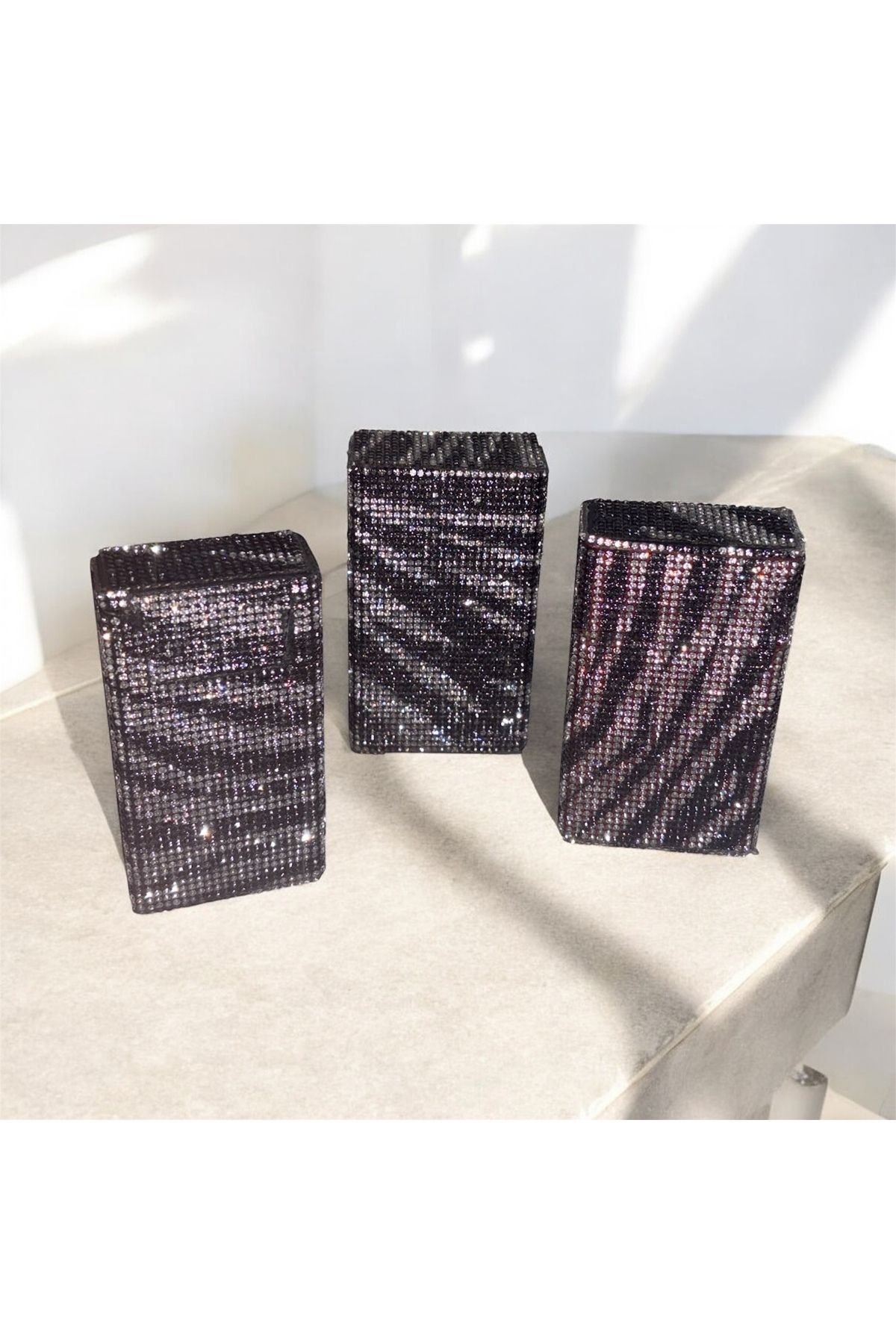 Sahmeran design ✨ Taşlı Lüks Zebra desenli Tabaka, Küllük ve Çakmak Seti - Işıltılı Tasarım
