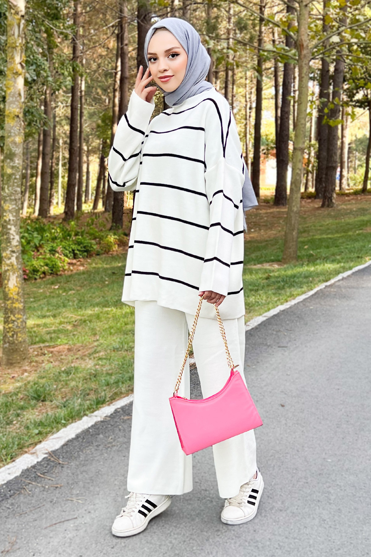 Tesettür Dünyası Gestreifter Strickanzug Tsd220905 Weiß