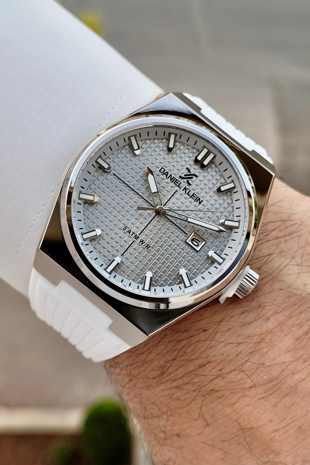 Daniel Klein Kasası Silver Kordonu Beyaz Renk 24 Ay Garantili Fonksiyonları Aktif Erkek Kol Saati
