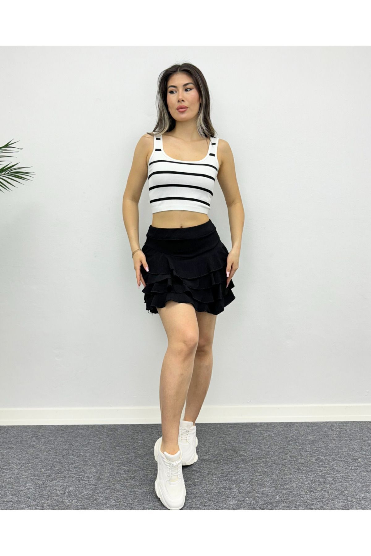 Kadın Siyah Kat Kat Fırfırlı Bürümcük Kumaş Mini Etek