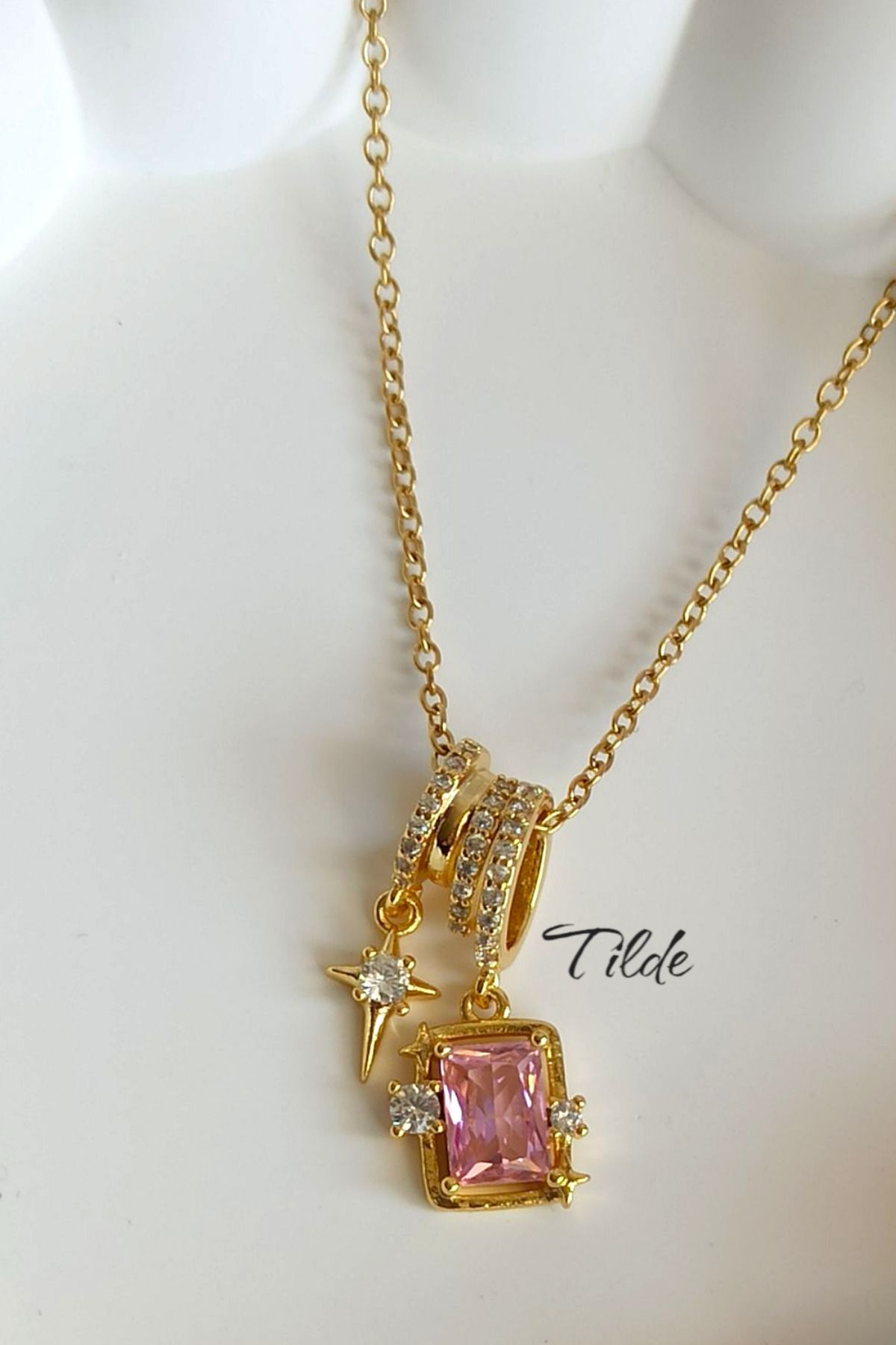 Tilde Çelik Pembe Baget Model Zirkon Taşlı Kolye 316L Paslanmaz Çelik Gold Kolye