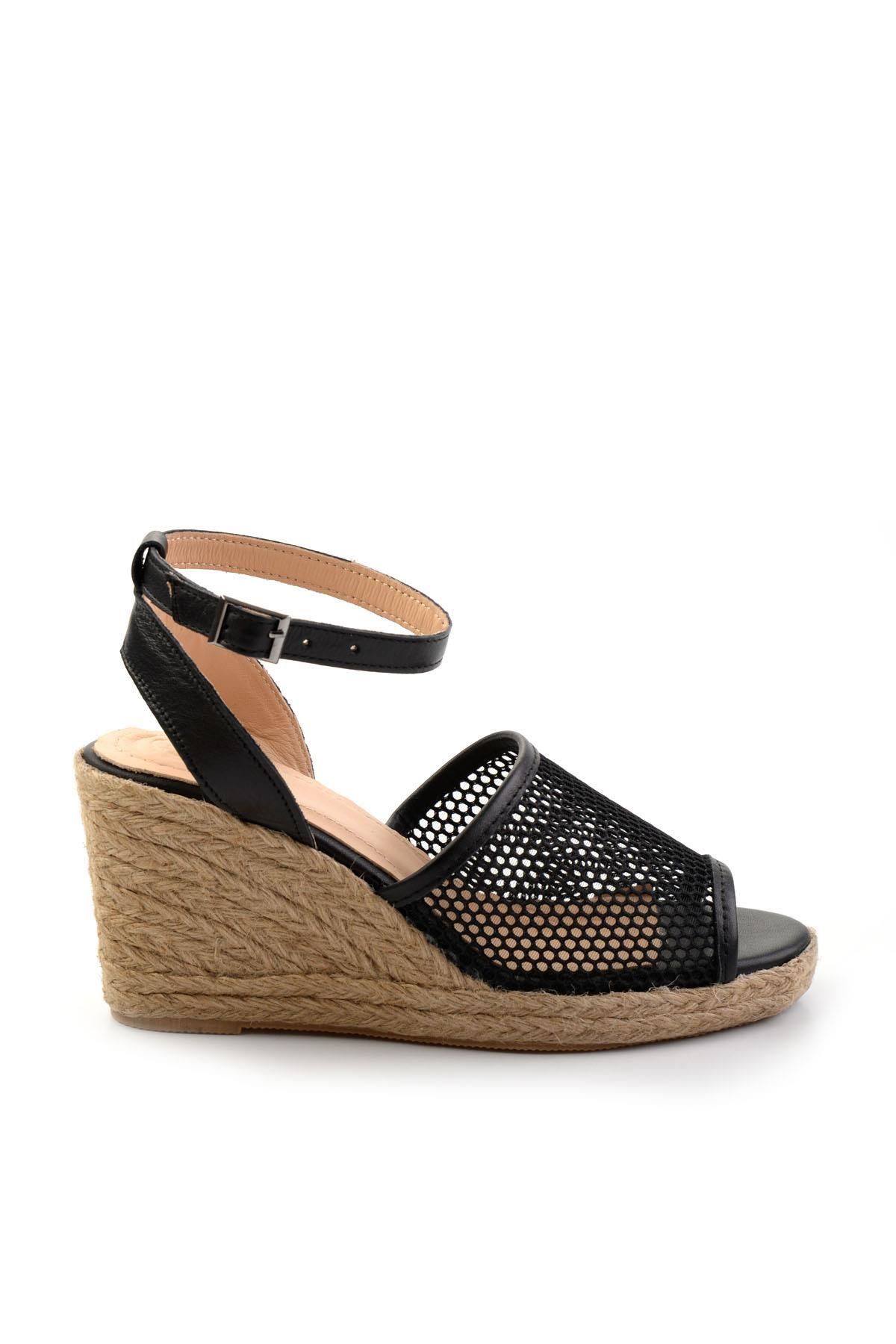 Bambi Siyah Leather Kadın Sandalet K05718071222