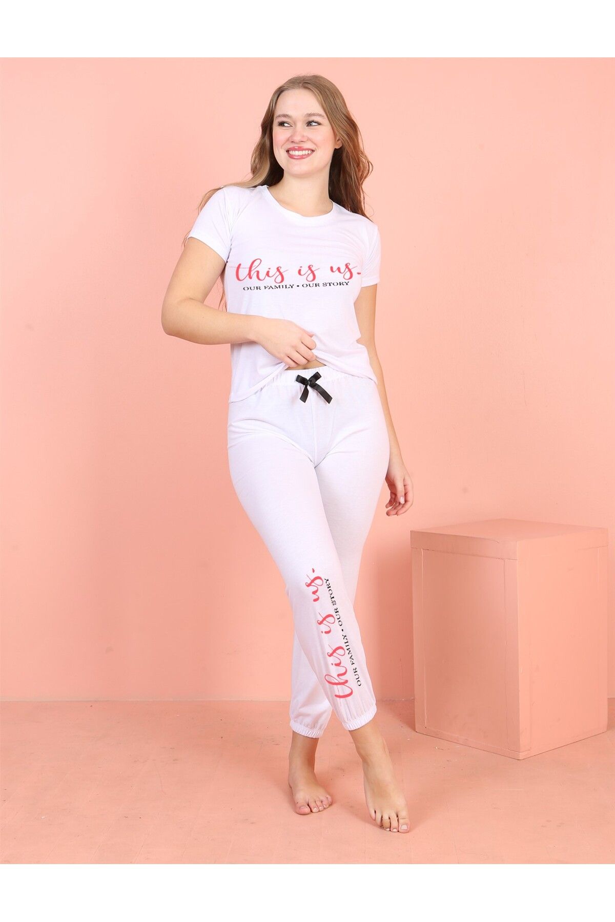 JENİKA Kadın Kısa Kollu Yazı Baskılı Paçası Lastikli Fiyonk Detaylı Spor Pijama Takım
