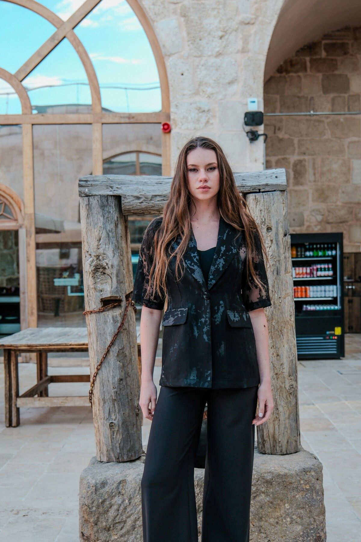 Esra Semiz SİYAH ORGANZE CEKET
