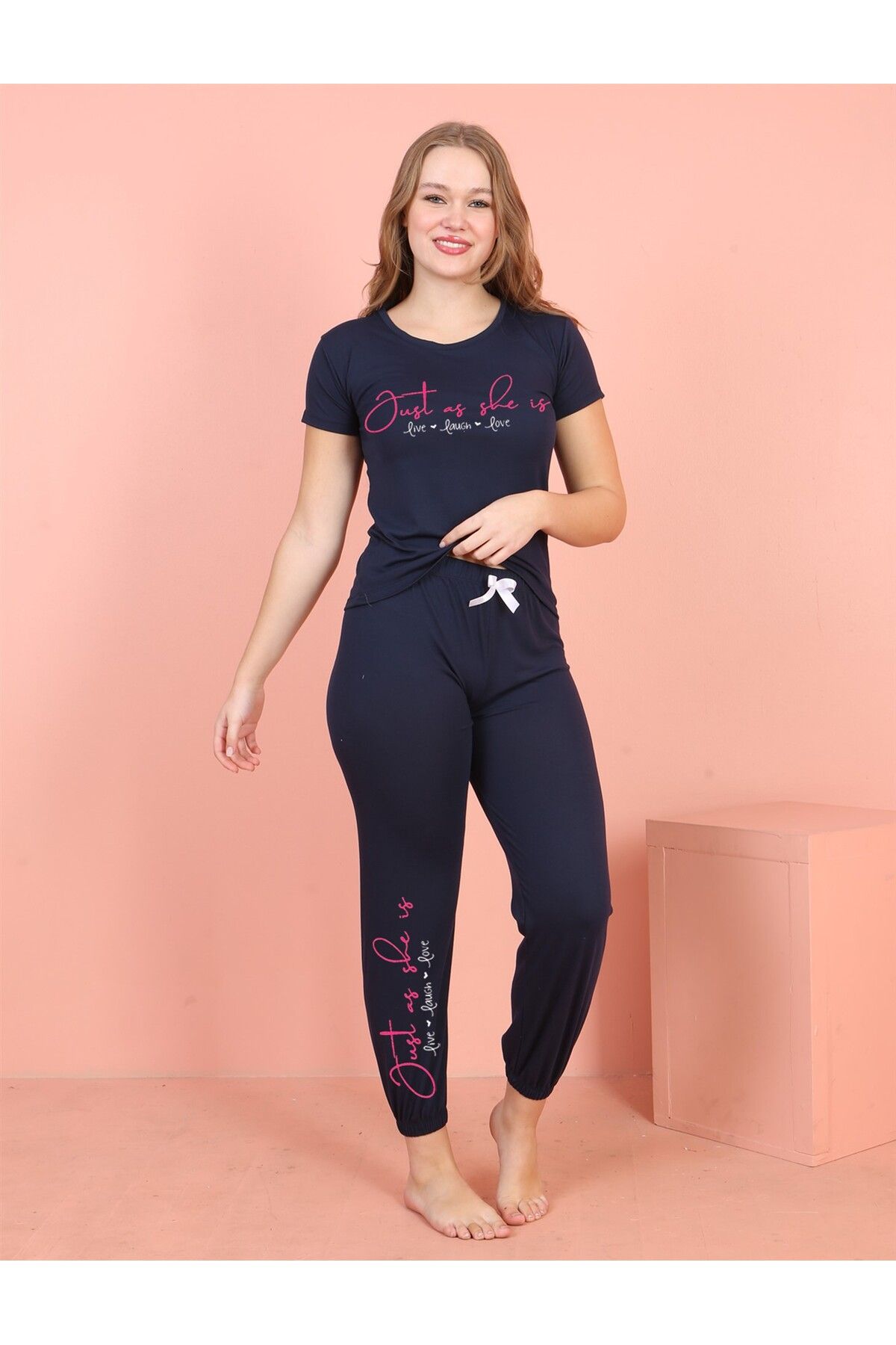 JENİKA Kadın Kısa Kollu Yazı Baskılı Paçası Lastikli Fiyonk Detaylı Spor Pijama Takım