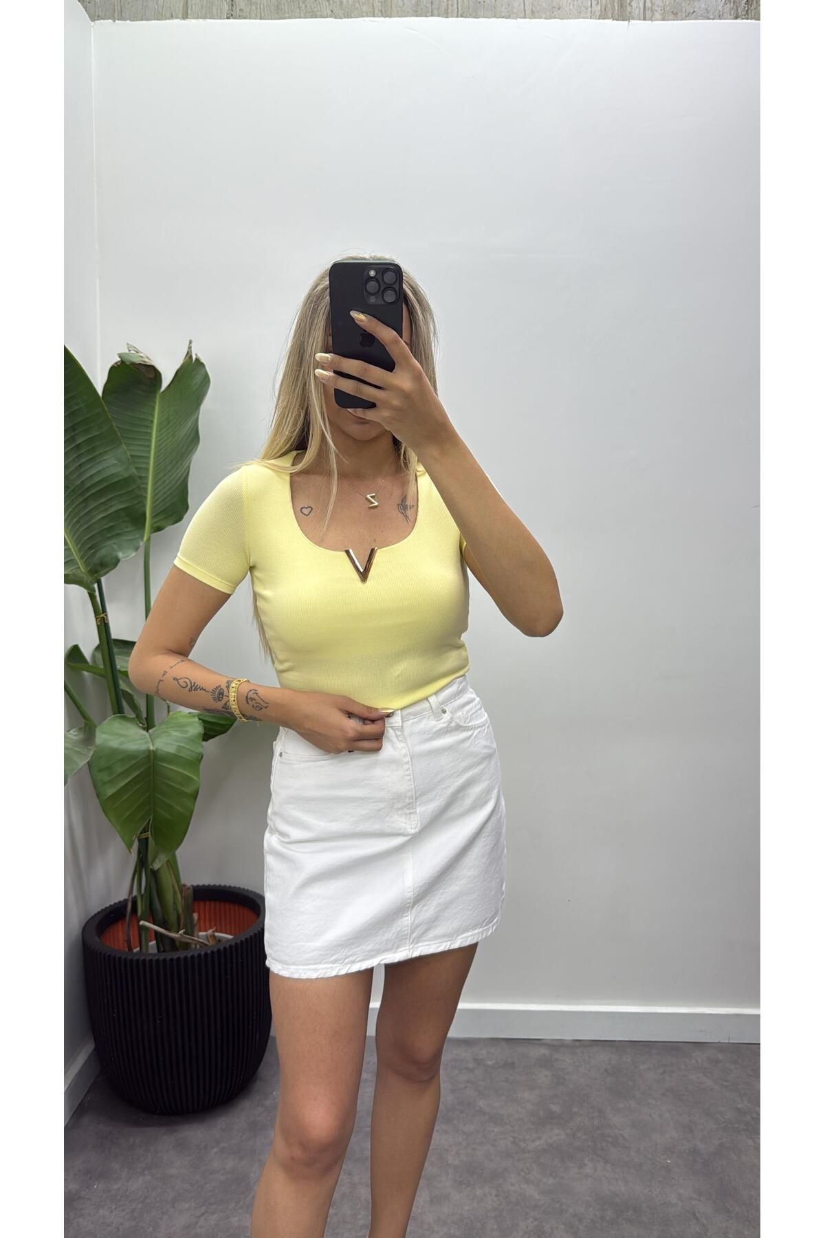 Acar Boutique V Aksesuarlı Bluz