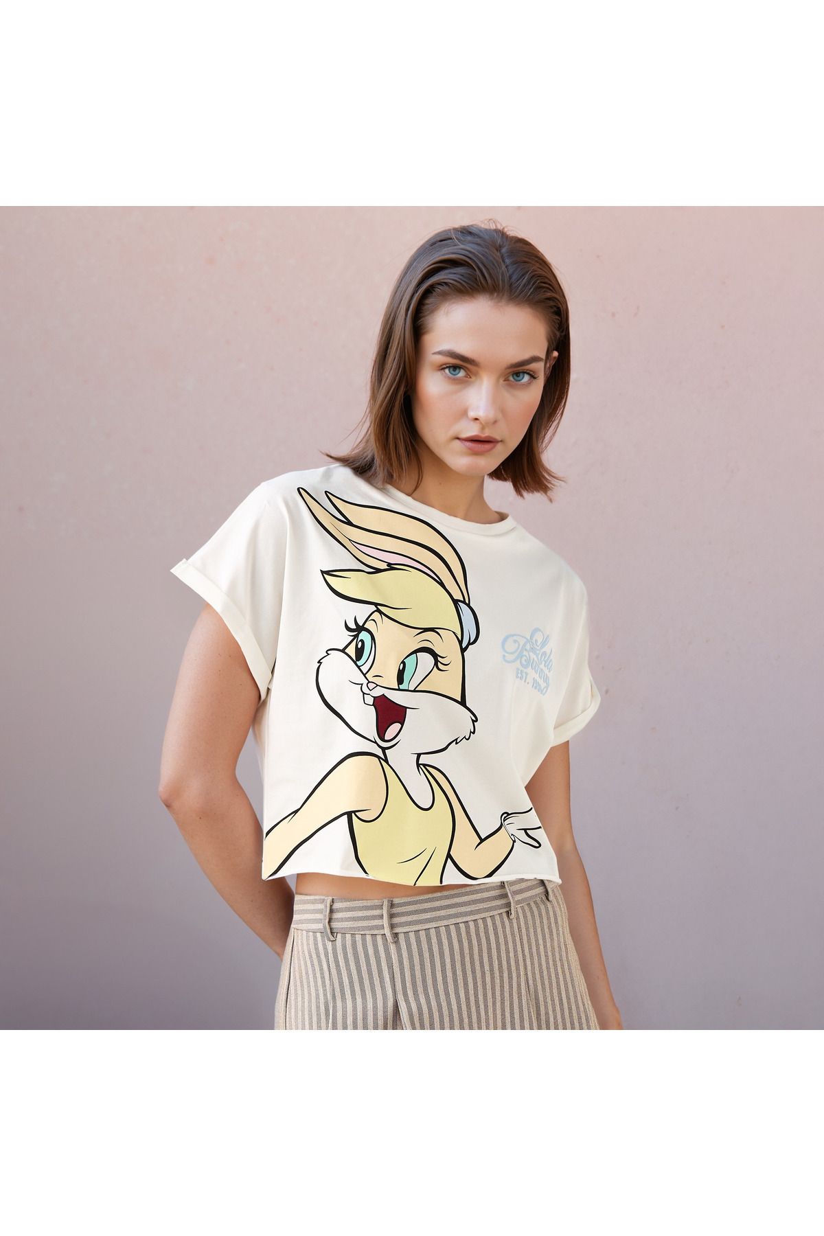 SP Characters-Lola Bunny Cropped T-shirt with Extended Sleeves 1