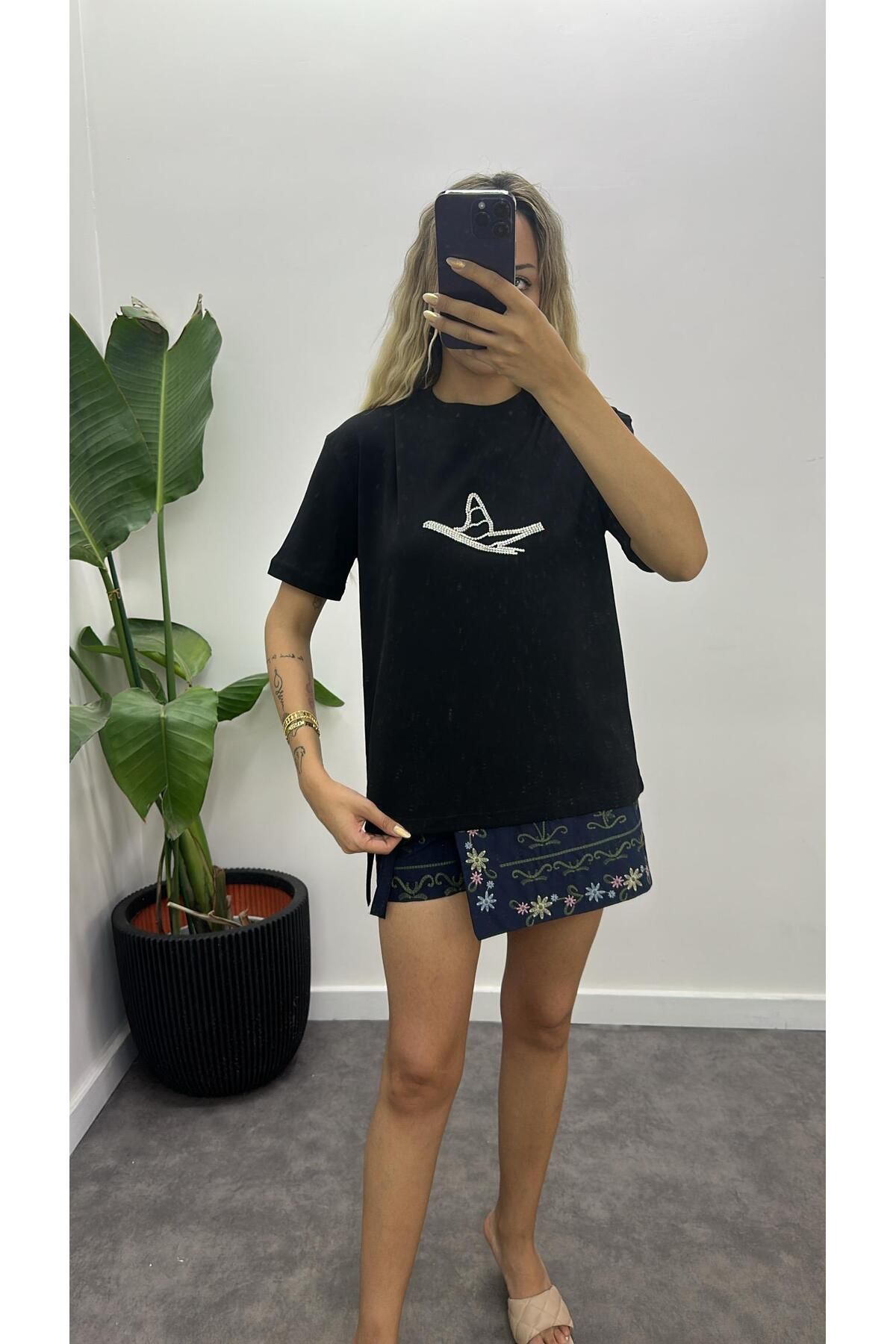 Acar Boutique Marka Taşlı T-Shirt
