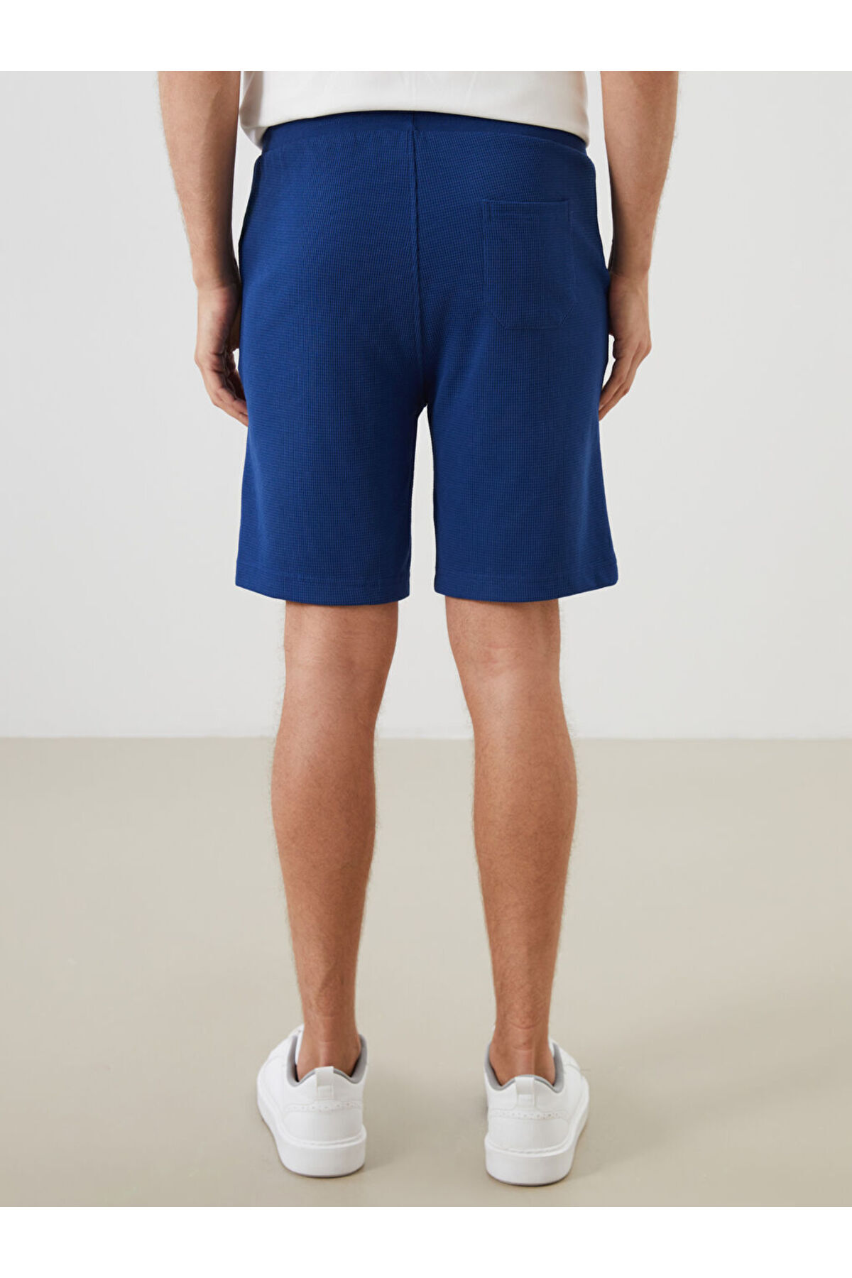 LC Waikiki-Create Your Style from Uzg Store |   Standard Fit Men's Shorts 5