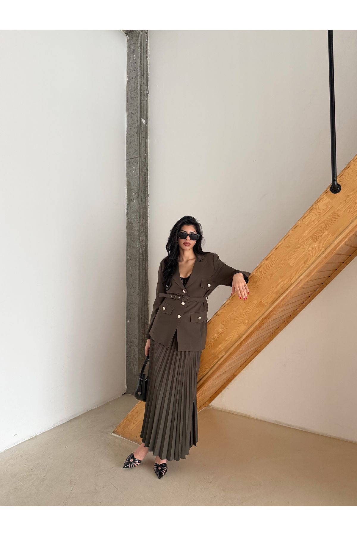 Female Clothing Haki Kemerli Düğmeli Süs Cepli Blazer Ceket Piliseli Etek Takım