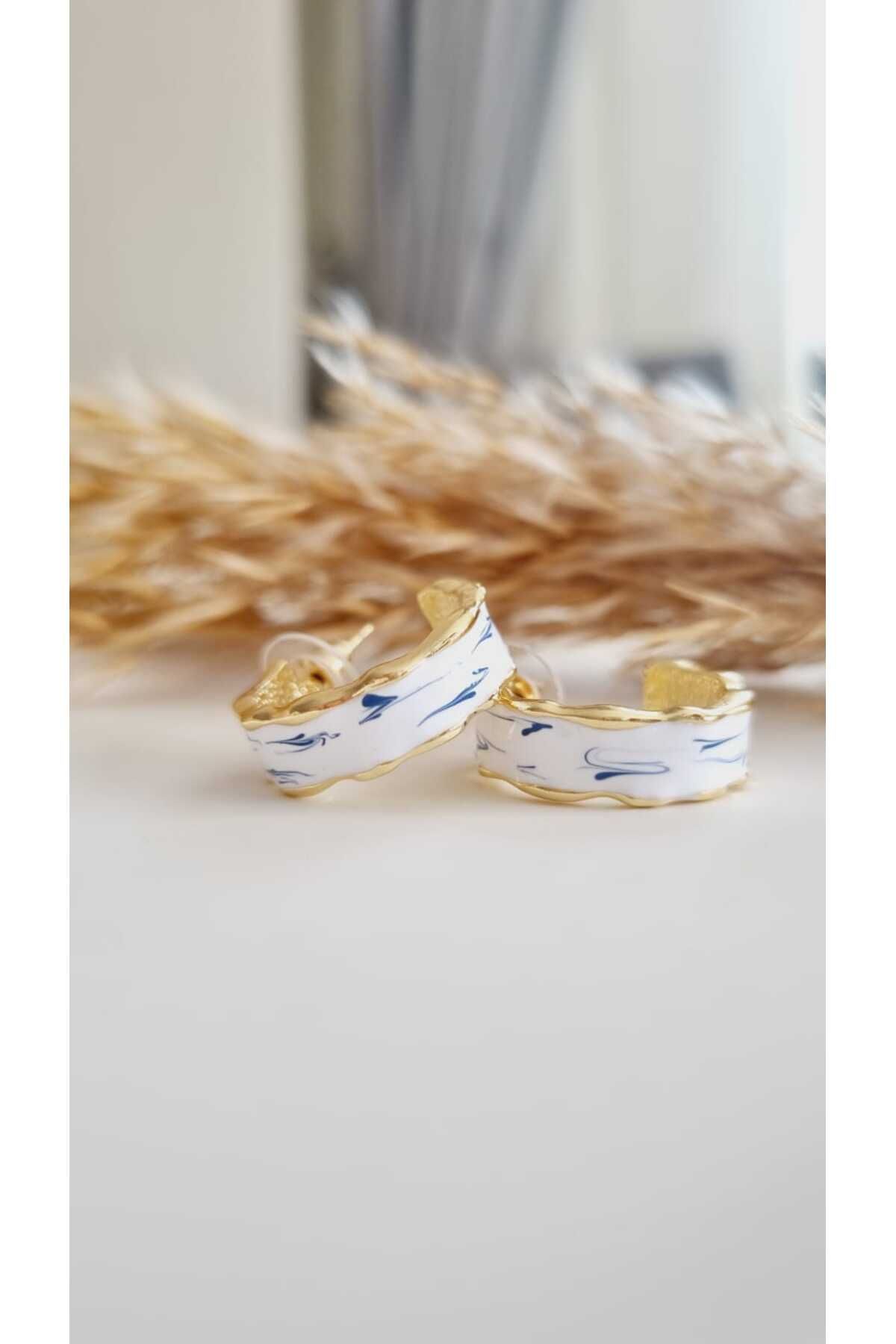 İNİTİUM VIP Seri Beyaz Mineli Çini Desen Gold Küpe