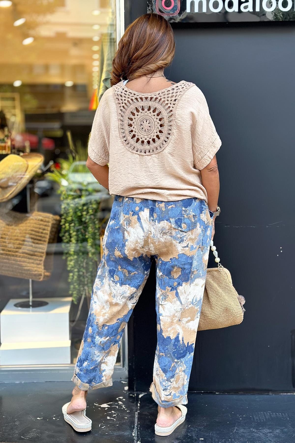 GÜLDEN KATRAN Arkası Dantelli Yarımkol Bağlamalı Viskon Bluz Camel Renk