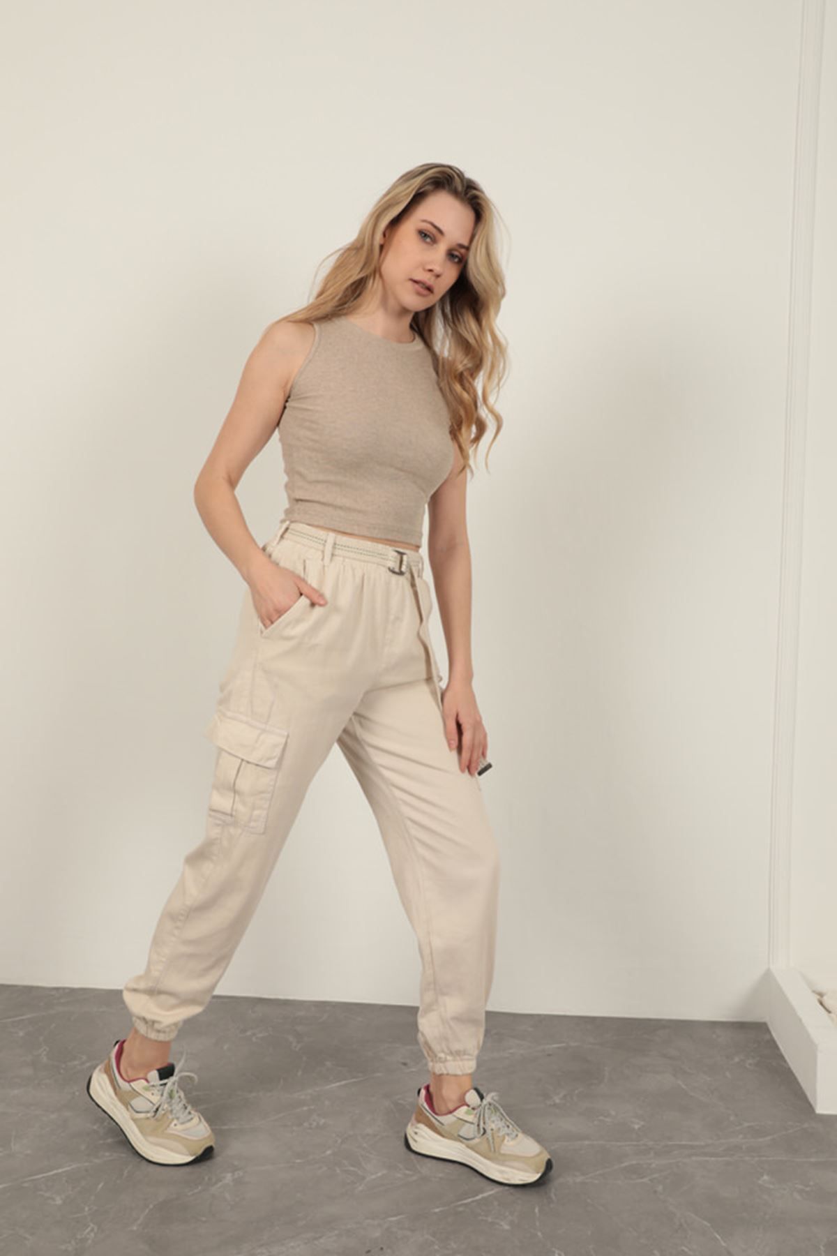 devrialemshoes Gabardin Kumaş Kemerli Kargo Kadın Pantolon-Bej