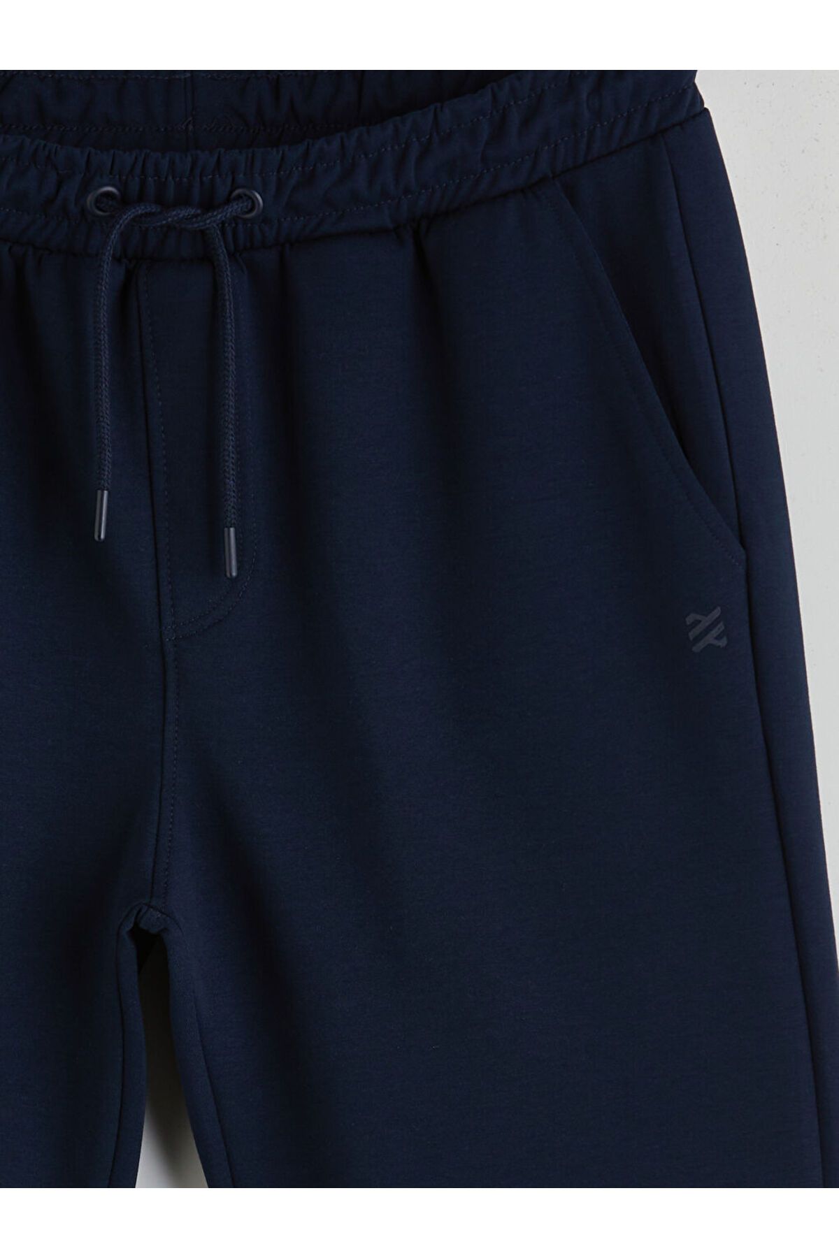 LC Waikiki-Create Your Style from Uzg Store |   Standard Fit Men's Shorts 7