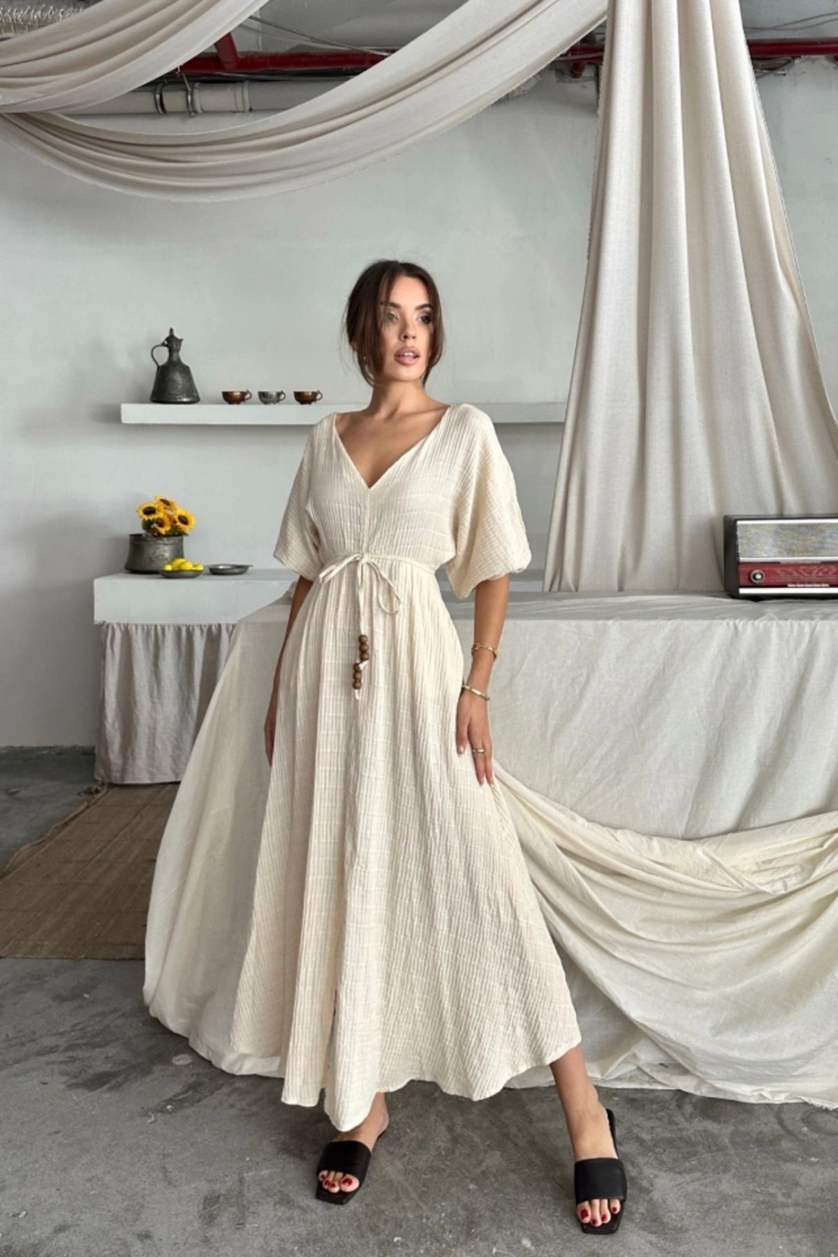 Butik V YAKA BEL BONCUK BAĞLAMALI MÜSLİN ELBİSE YIRTMAÇ DETAYLI - Ekru