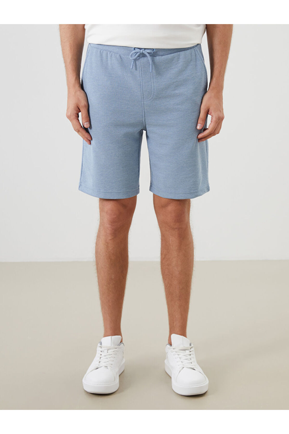 LC Waikiki-Create Your Style from Uzg Store |   Standard Fit Men's Shorts 3