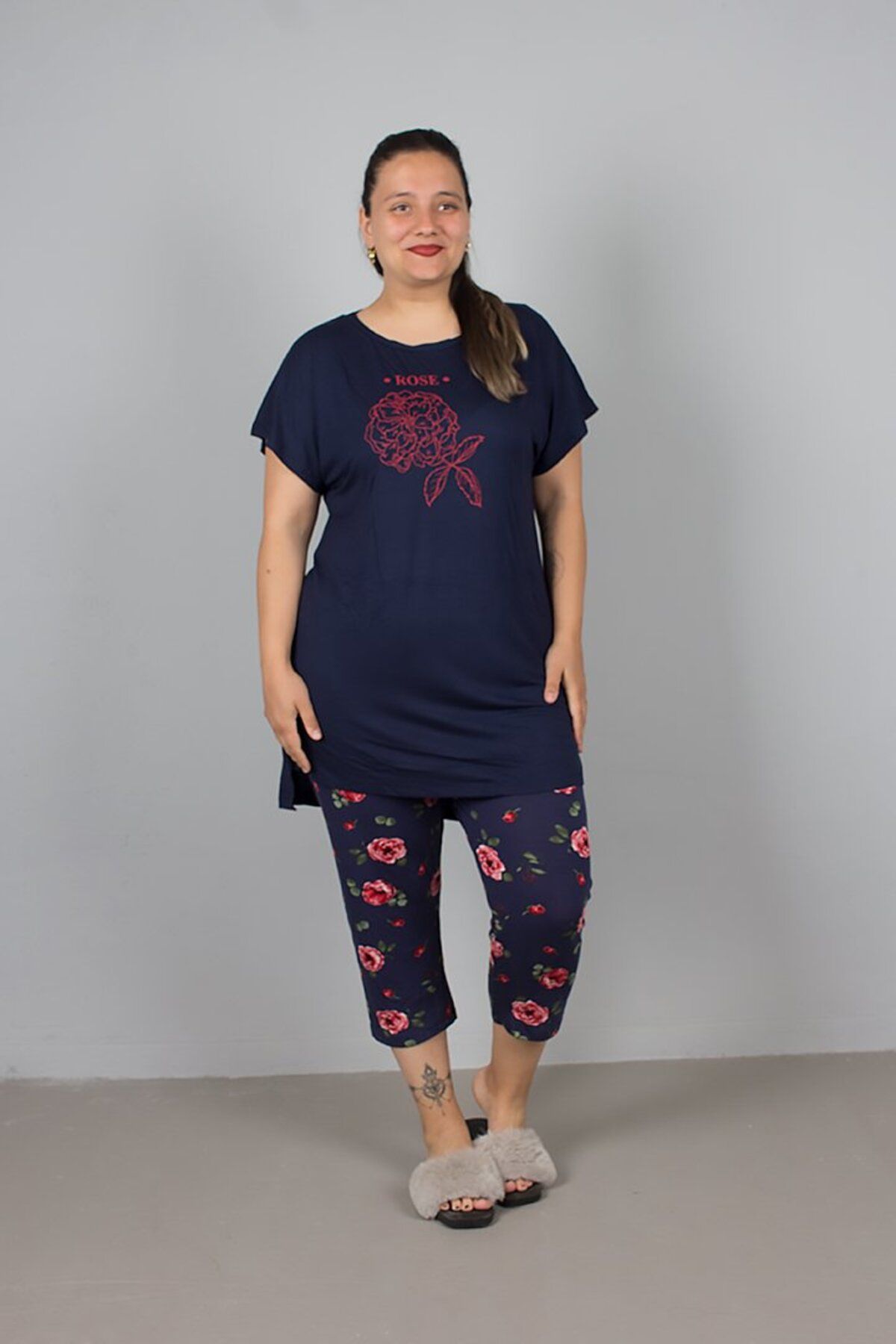 Truva XXL Büyük Beden Çiçek Desenli Kapri Alt Pijama Takımı – Rahat ve Şık Tasarım
