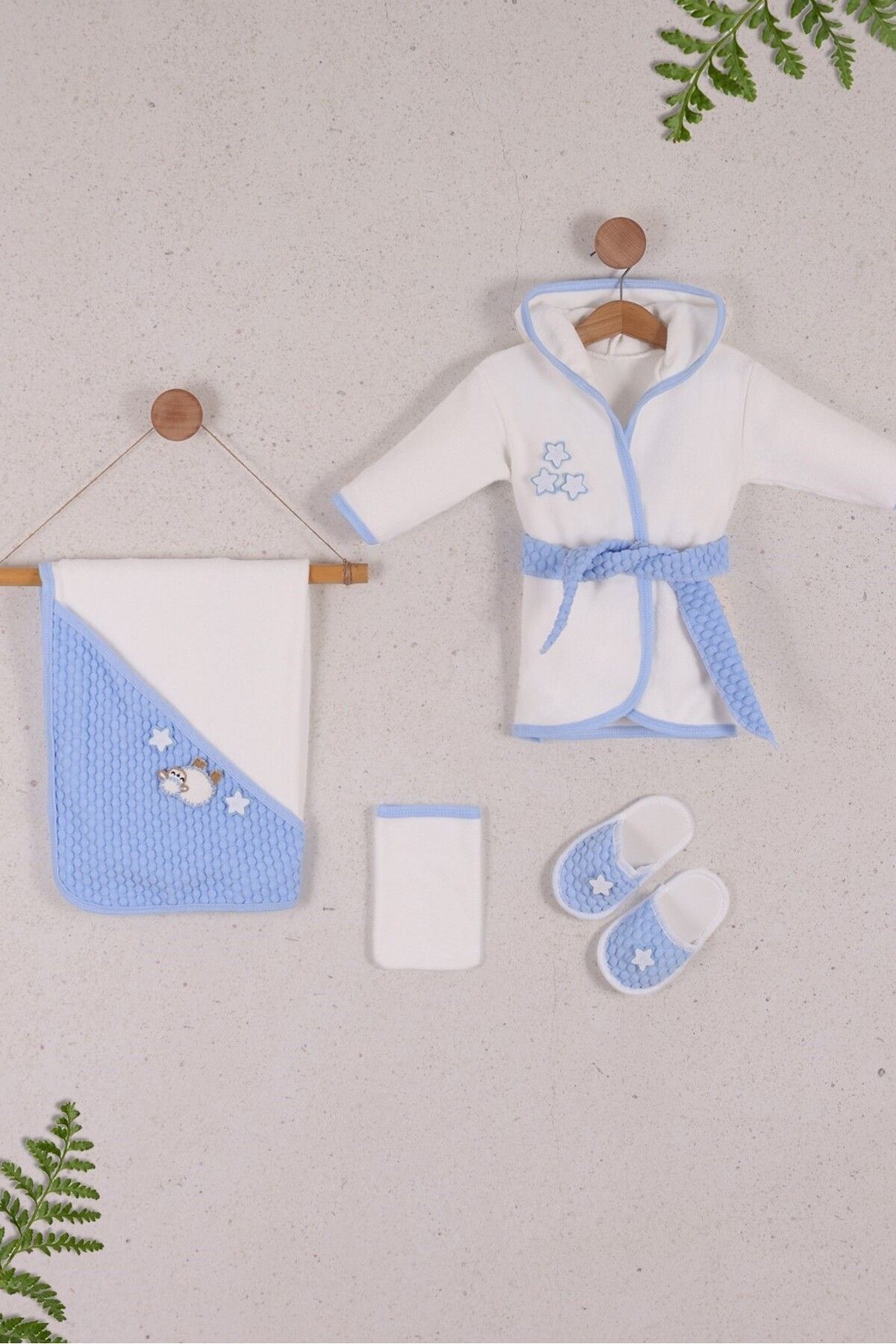yuga kids Pamuklu 4 Parça Önü Ve Arkası Kuzu ile Yıldız Baskı Bebek & Çocuk Bornoz Seti