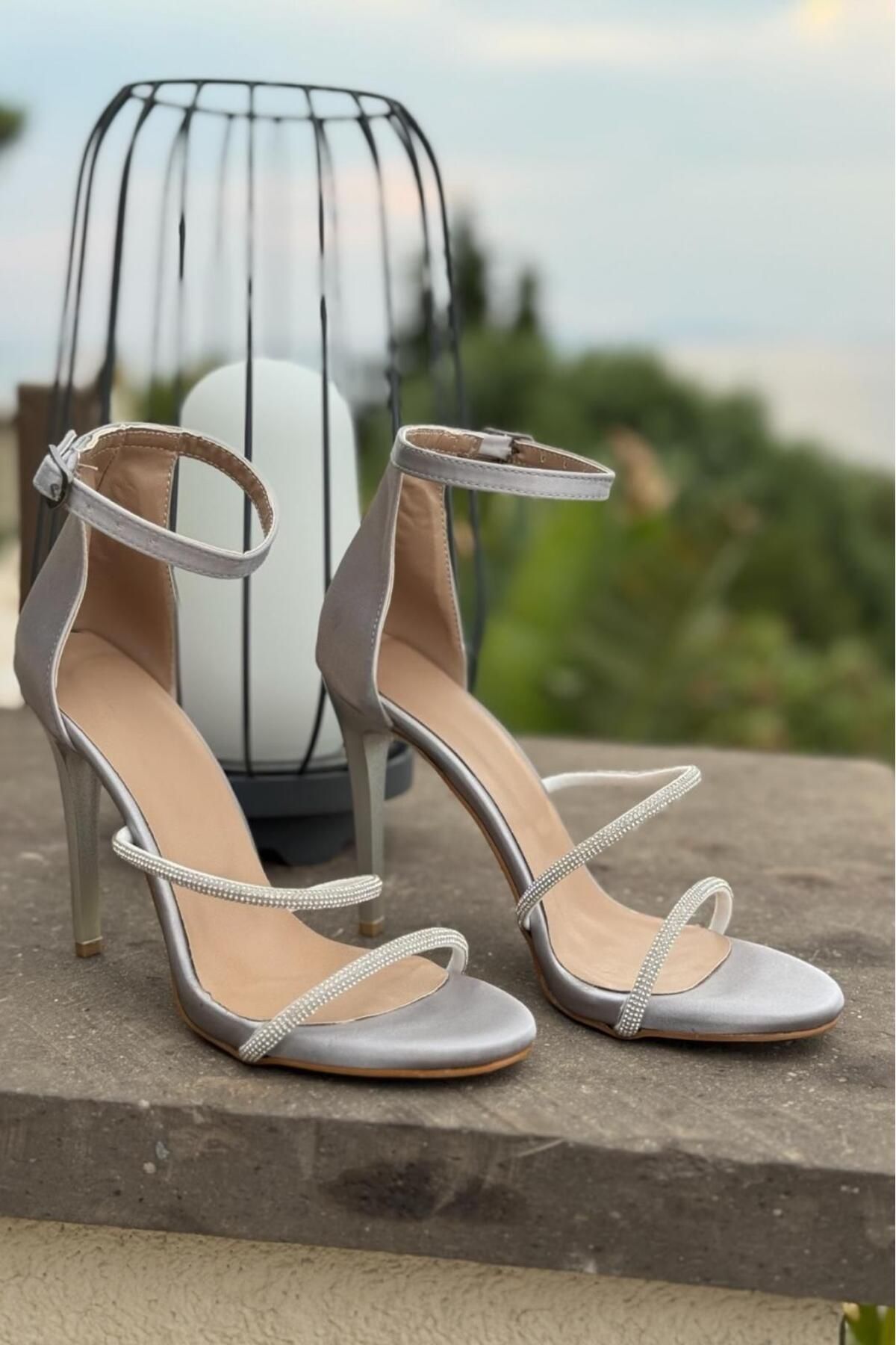 Melissa Boutique Kadın Gri Saten Parlak Taş Bant Detaylı Abiye Ayakkabı