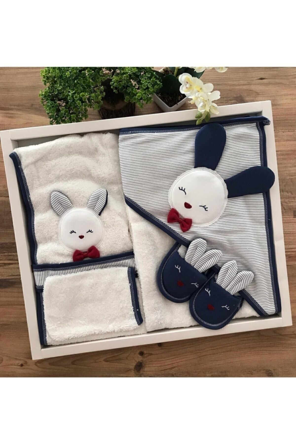 yuga kids Pamuklu 4 Parça Beyaz Tavşanlı Erkek Bebek Bornoz Seti
