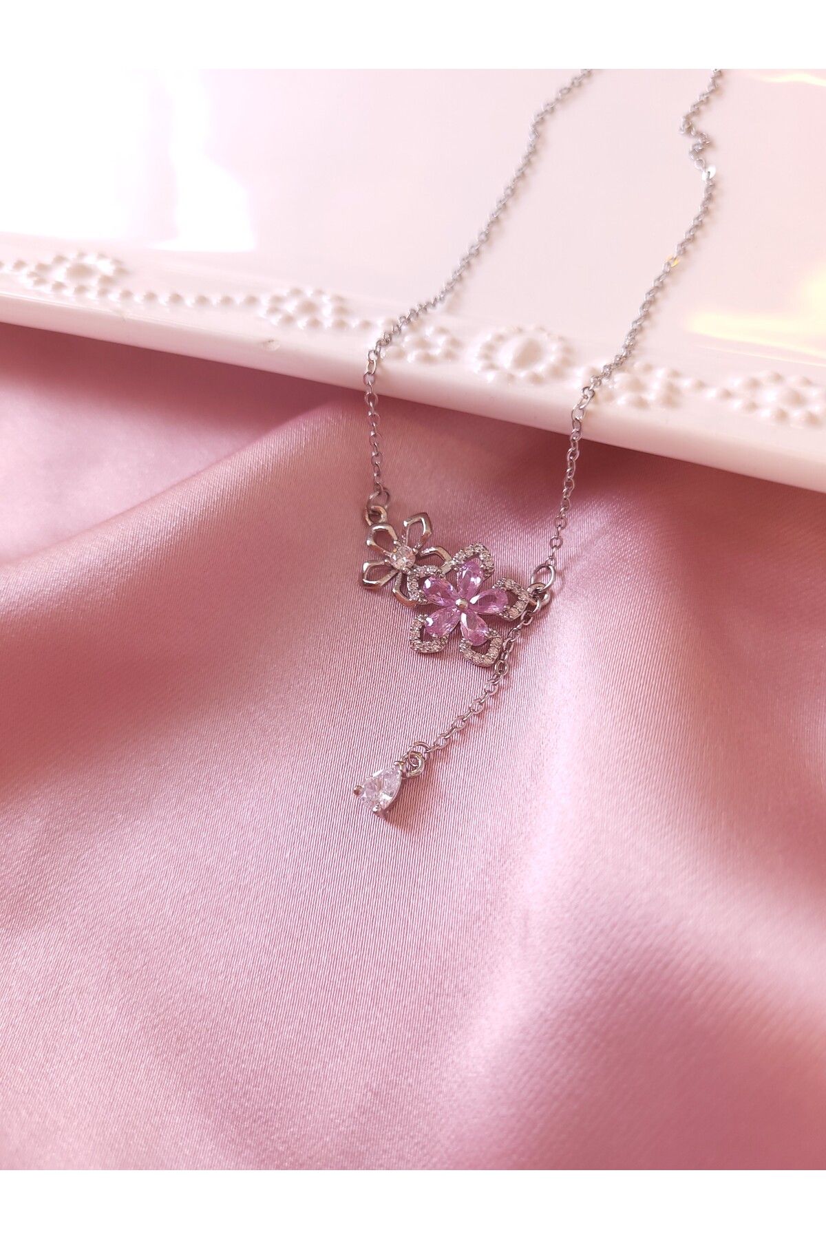 Jewerly Petal Gems Çiçekli Parlak Damla Detaylı Pembe Zirkon Taş Çelik Kolye